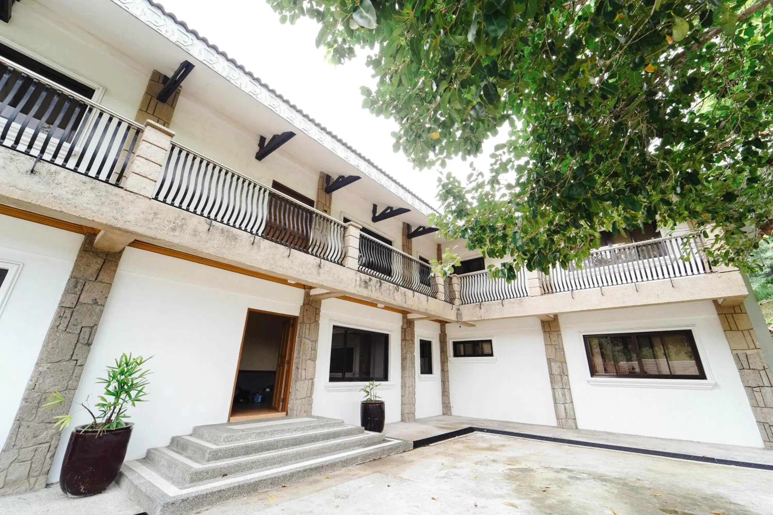 Property building in Sol Y Viento Mountain Hot Springs Resort Property building in Sol Y Viento Mountain Hot Springs Resort