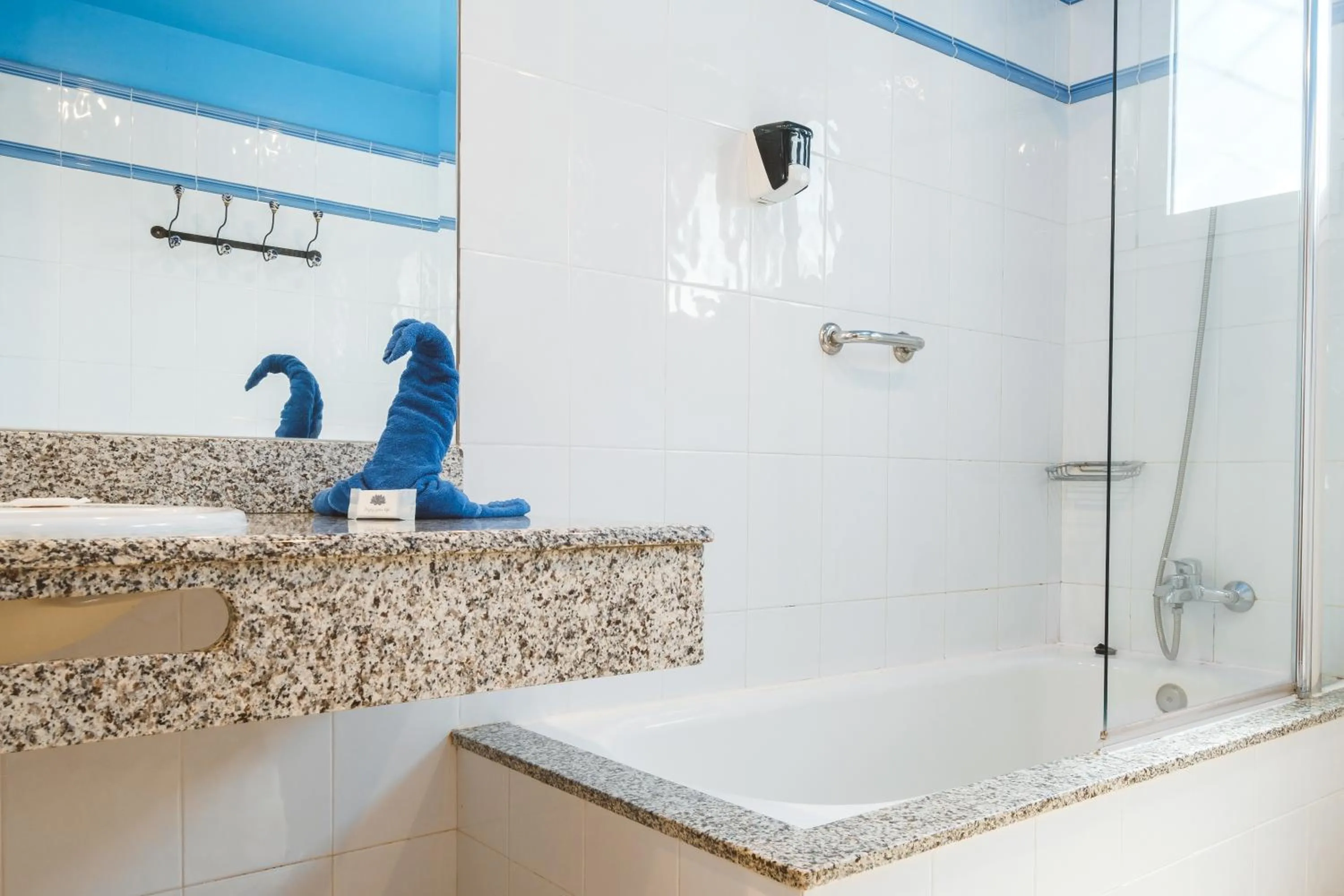 Bathroom in Apartamentos LIVVO Coloradamar