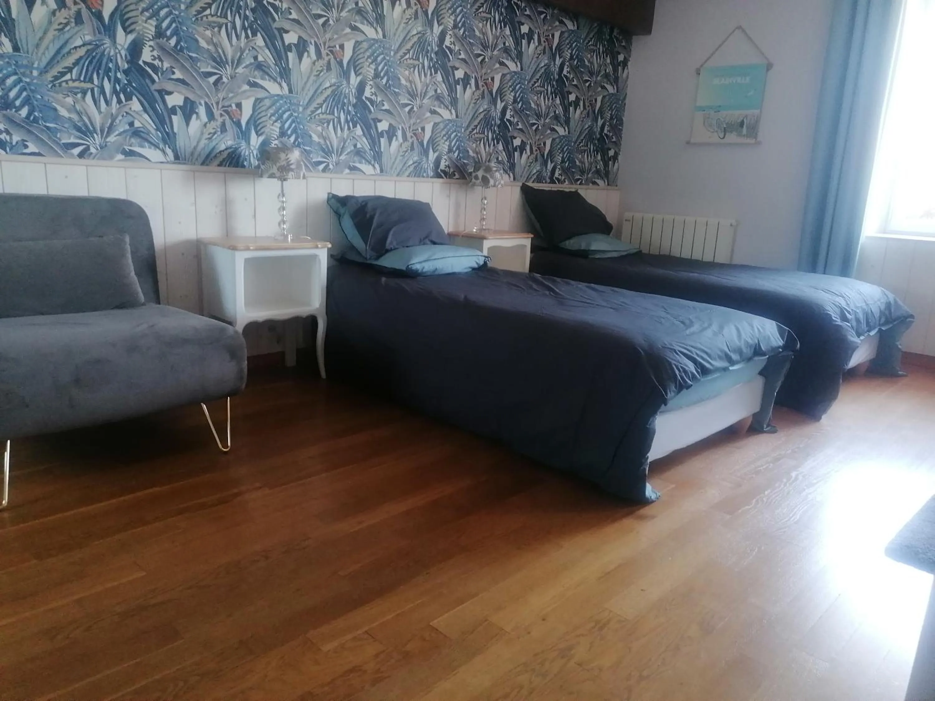 Bedroom, Bed in La Parisiere