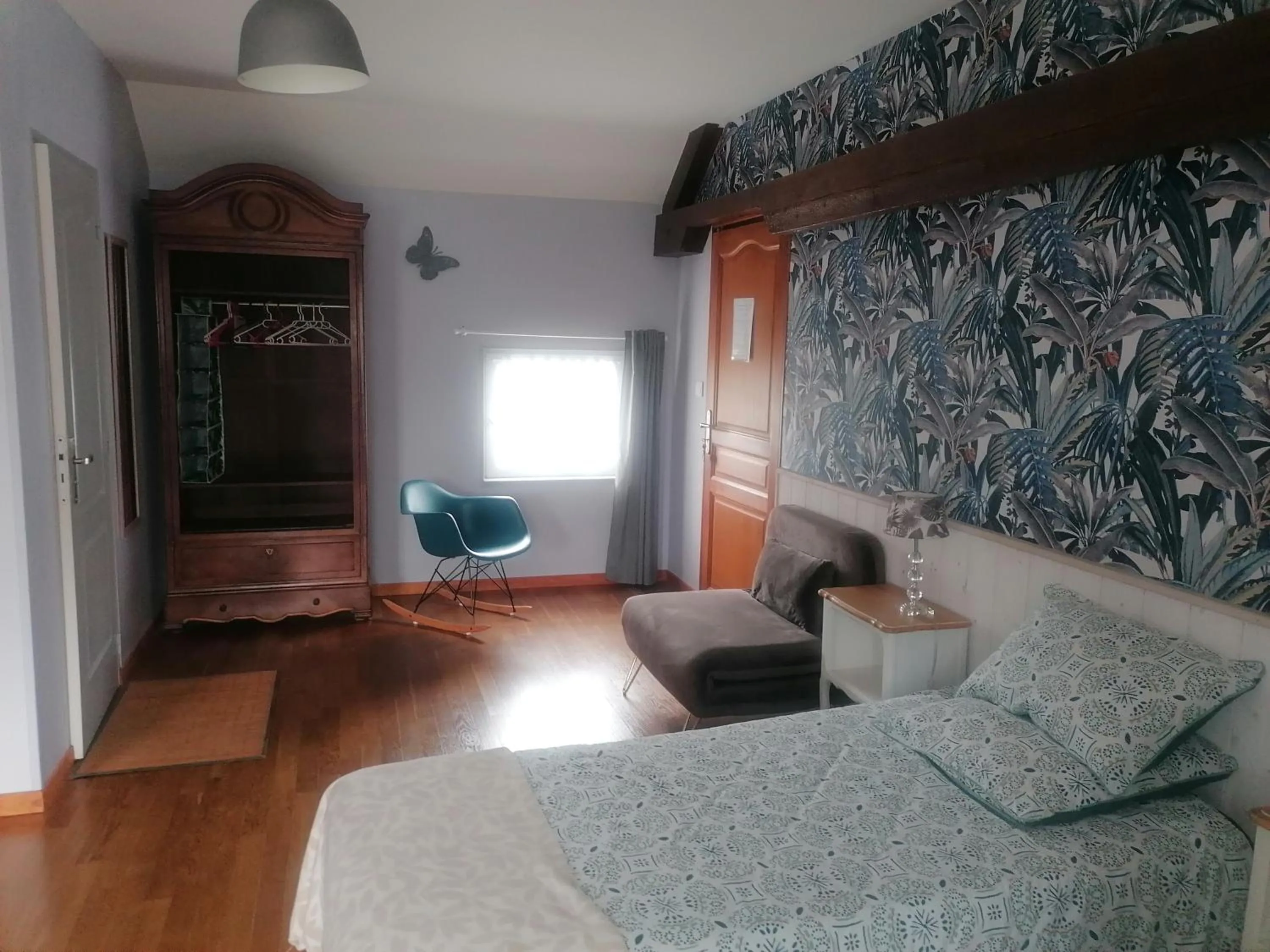 Photo of the whole room, Bed in La Parisiere