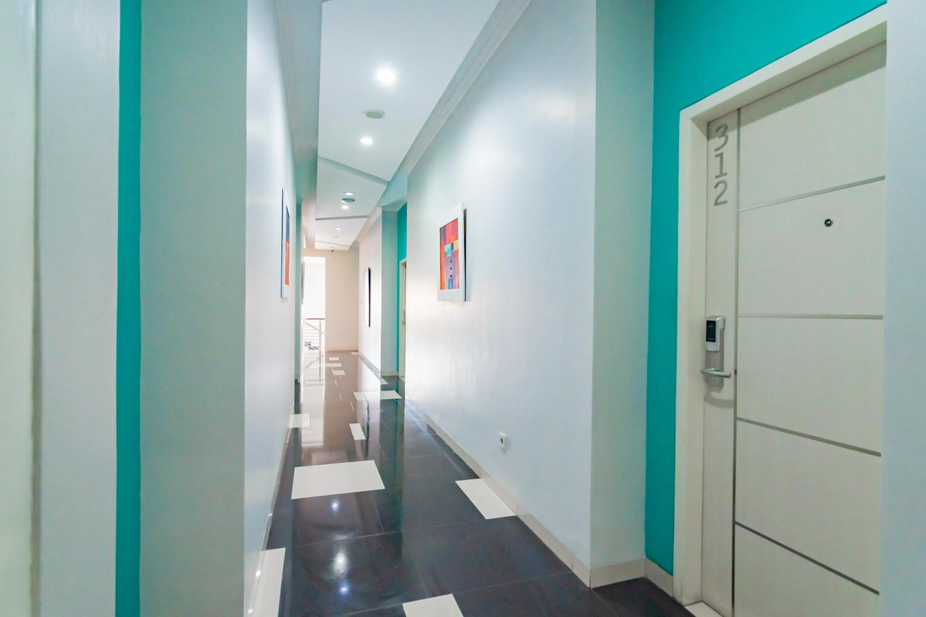 Property building in RedDoorz Plus @ Point Phila Cihampelas