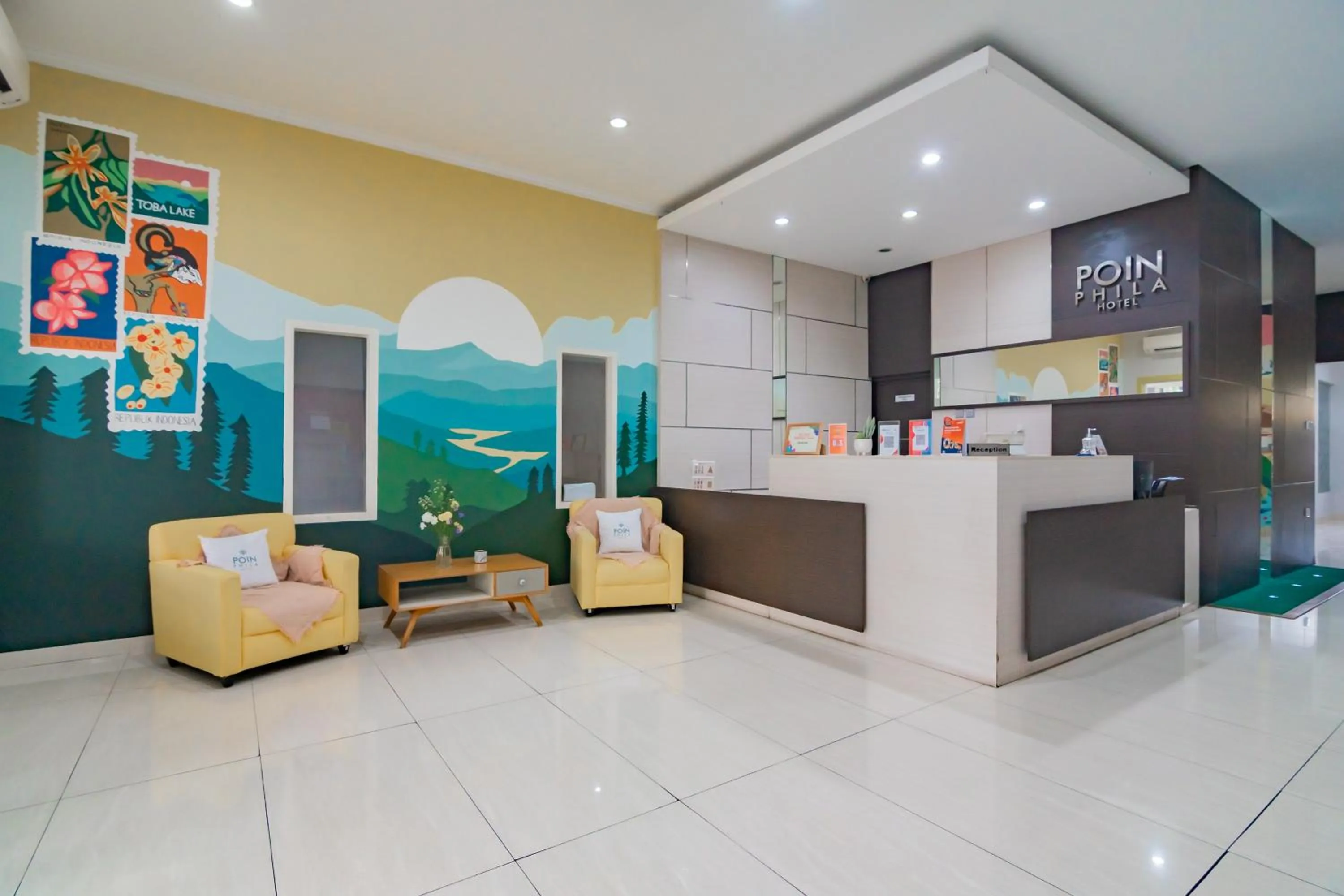 Lobby or reception in RedDoorz Plus @ Point Phila Cihampelas