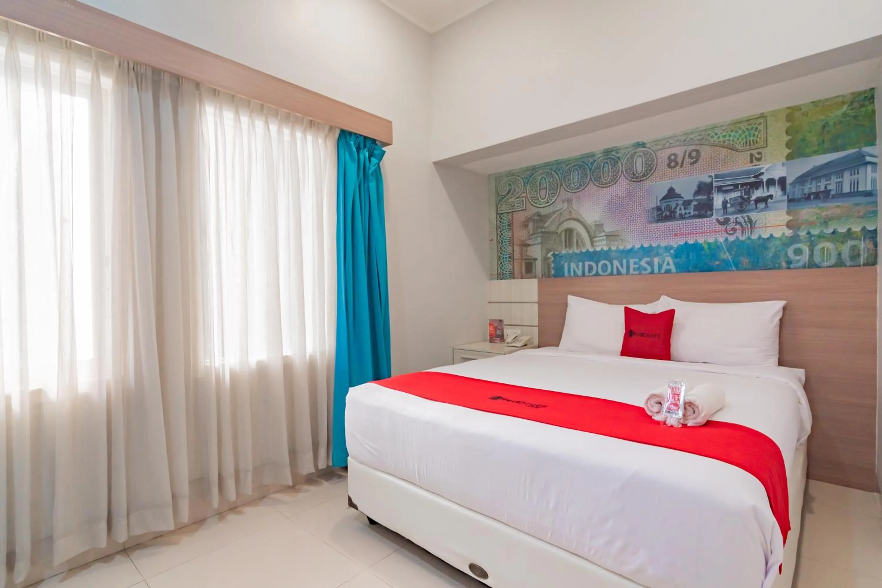 Bedroom, Bed in RedDoorz Plus @ Point Phila Cihampelas