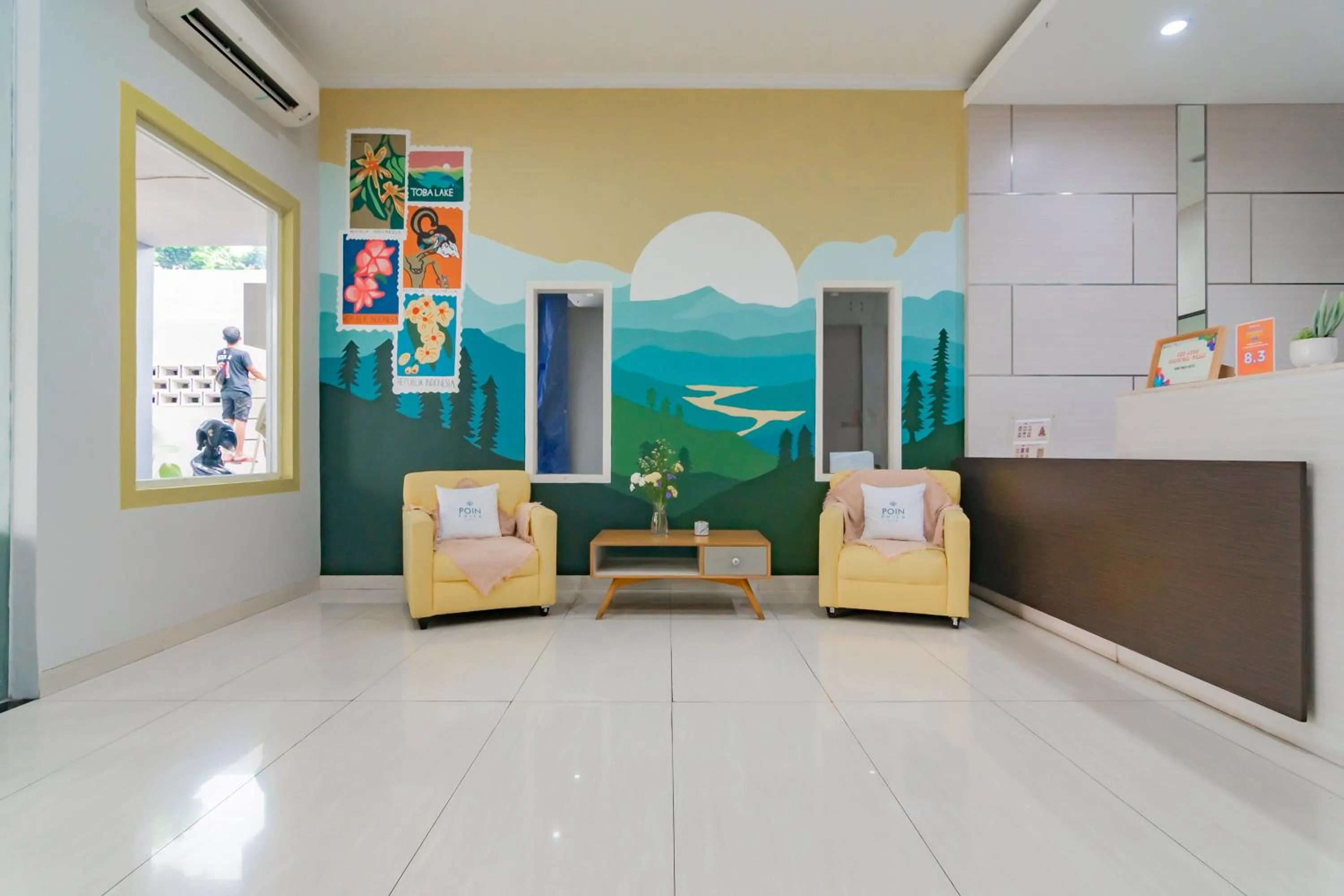 Lobby or reception in RedDoorz Plus @ Point Phila Cihampelas