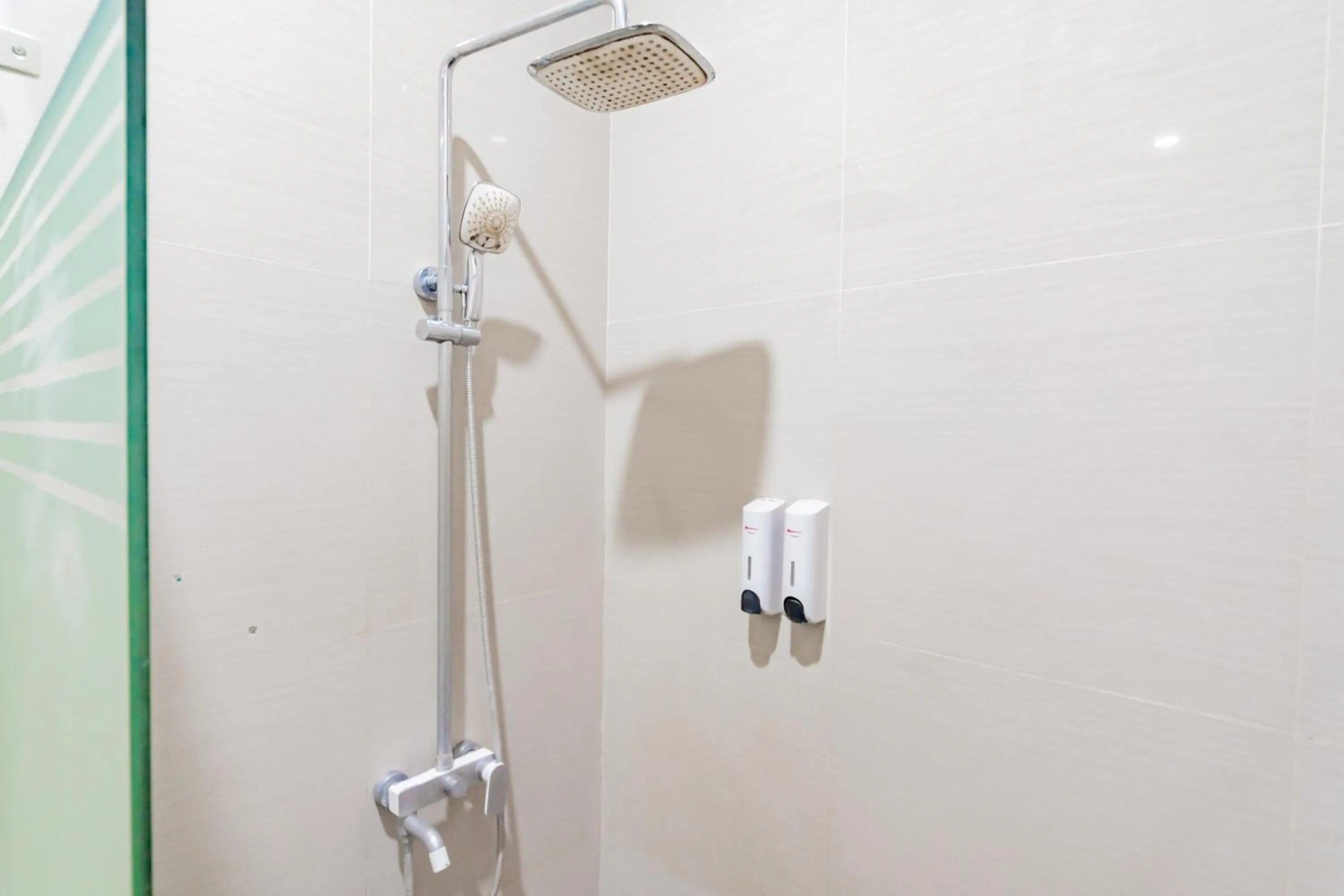 Bathroom in RedDoorz Plus @ Point Phila Cihampelas