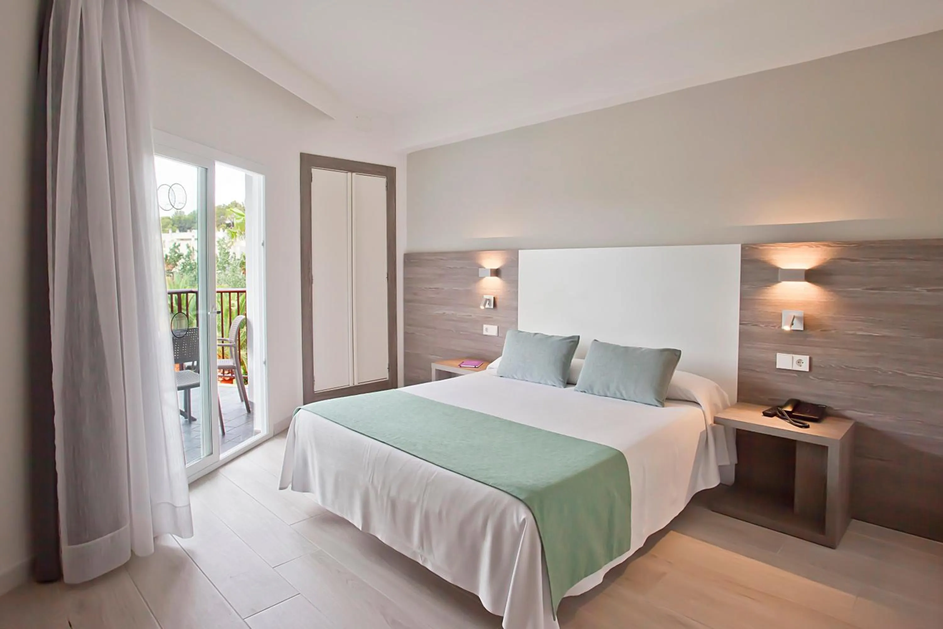 Bedroom, Bed in FERGUS Bermudas