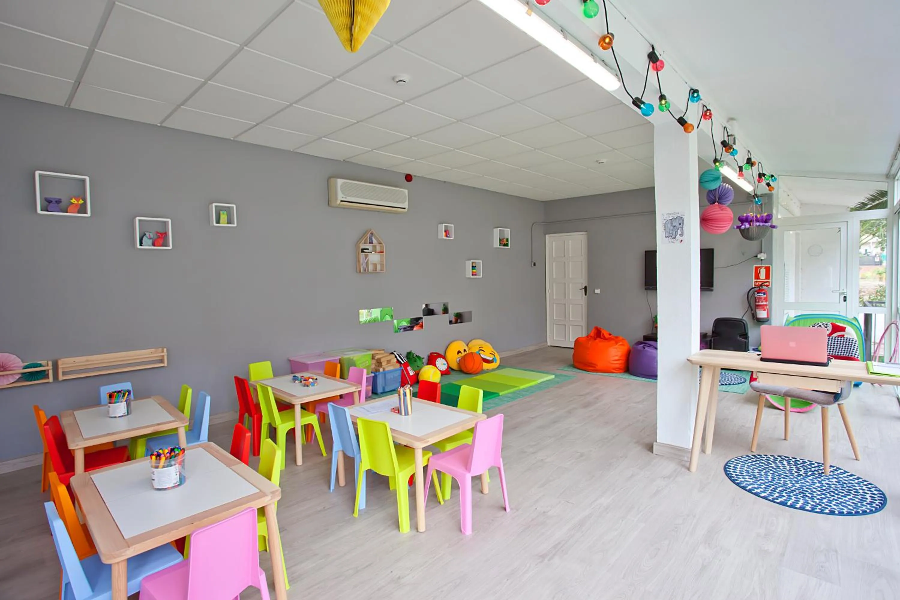 Children play ground in FERGUS Bermudas