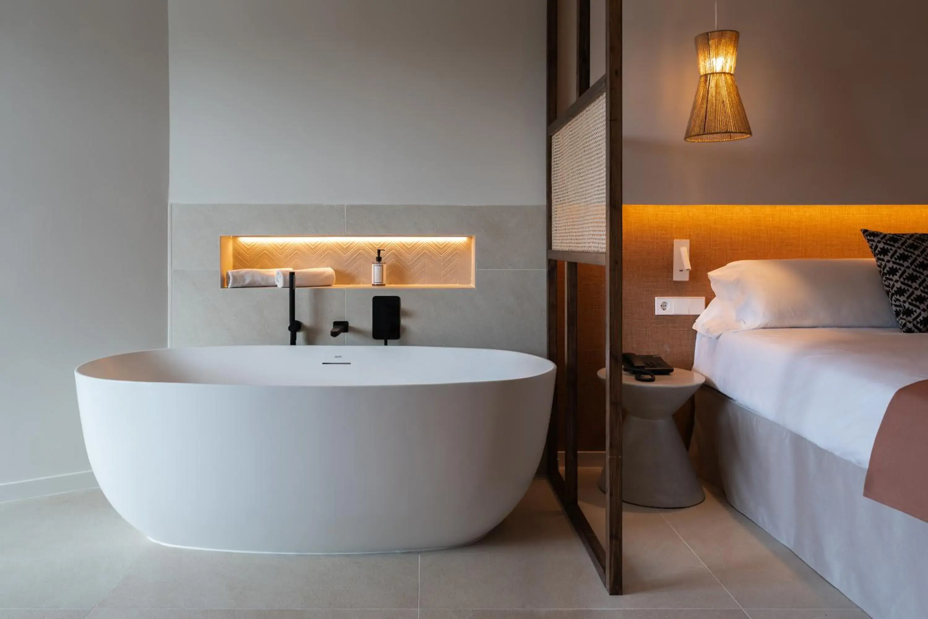 Bath, Bed in FERGUS Bermudas Bath, Bed in FERGUS Bermudas