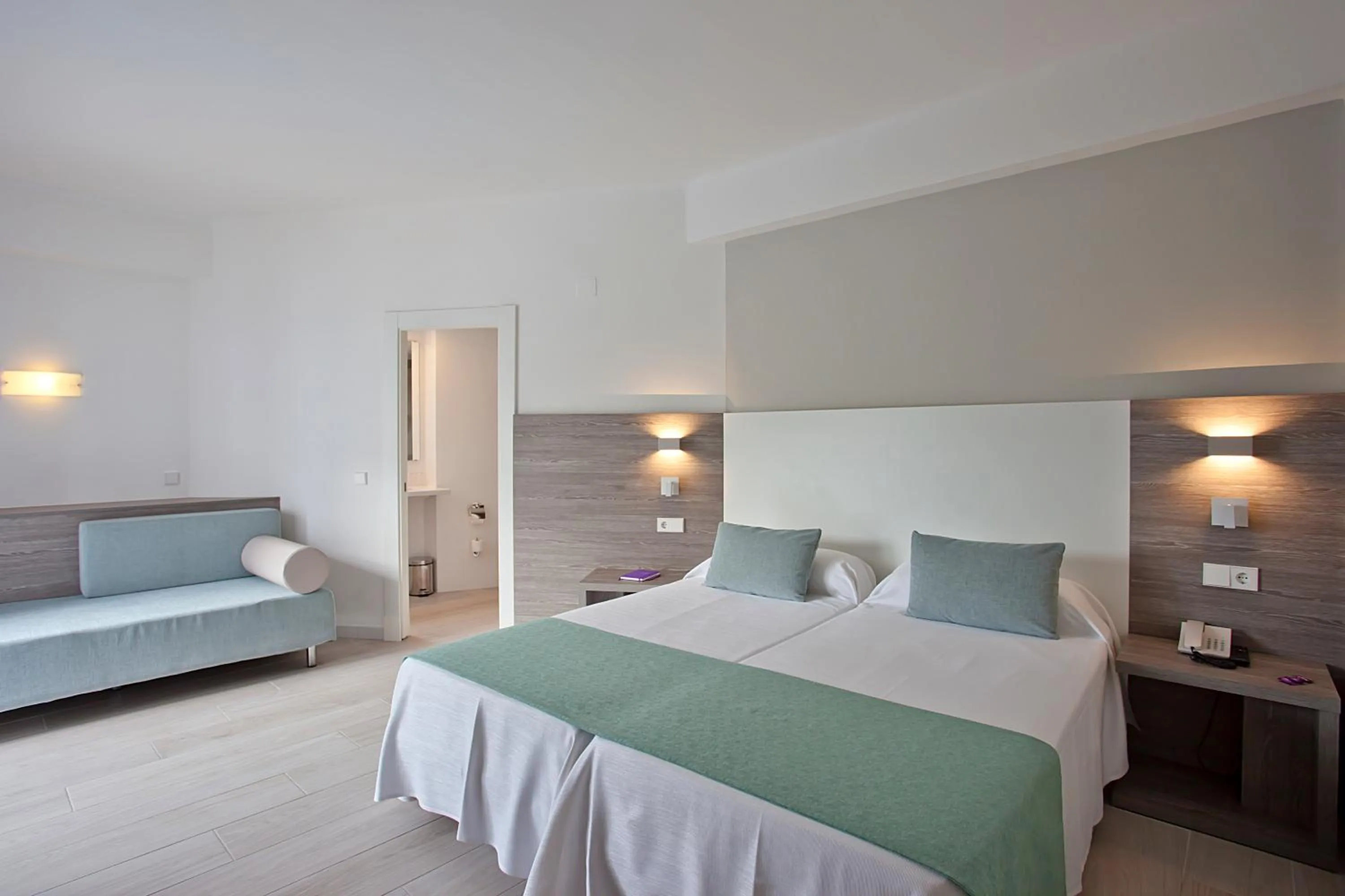 Bedroom, Bed in FERGUS Bermudas