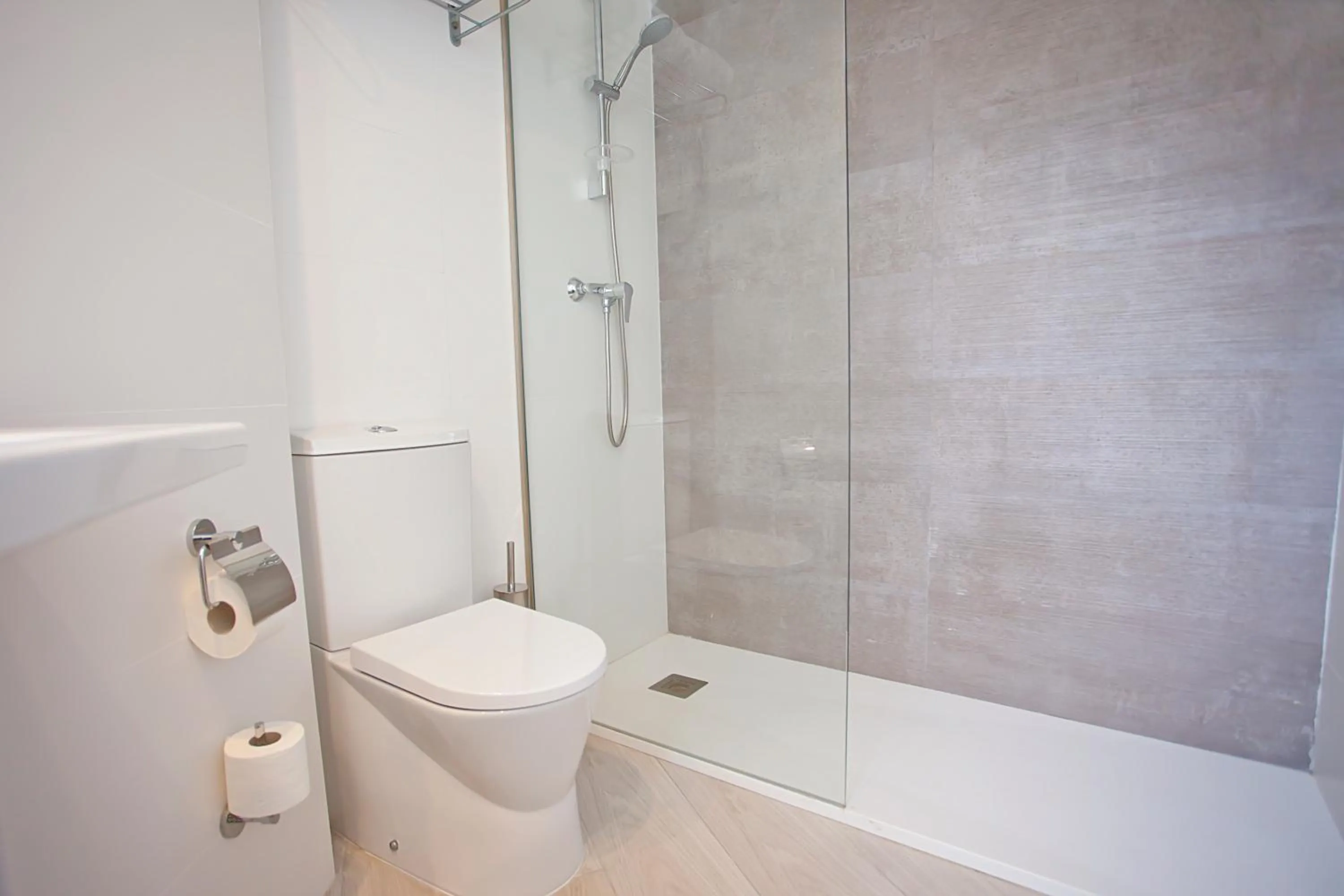 Bathroom in FERGUS Bermudas