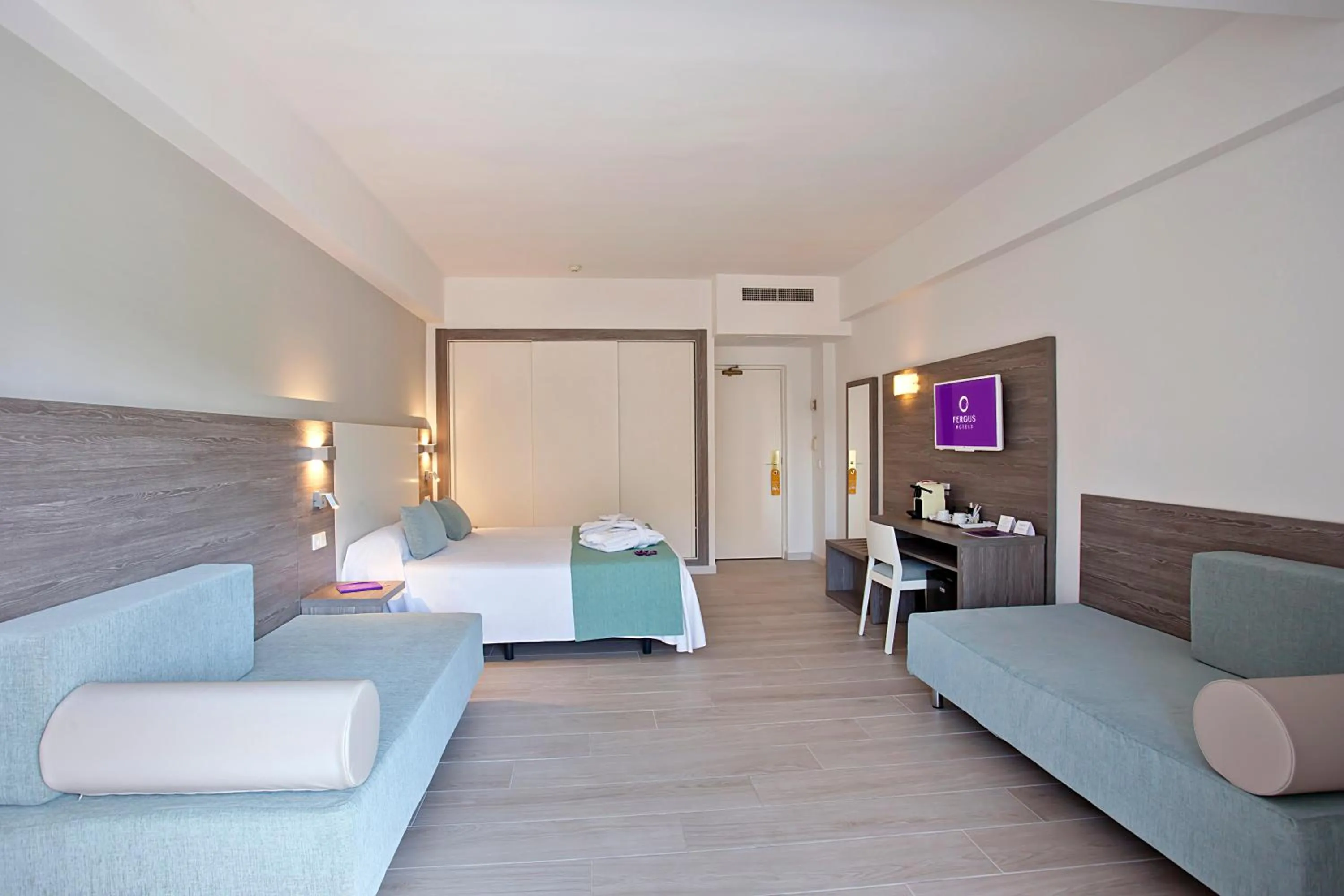 Bedroom, Bed in FERGUS Bermudas