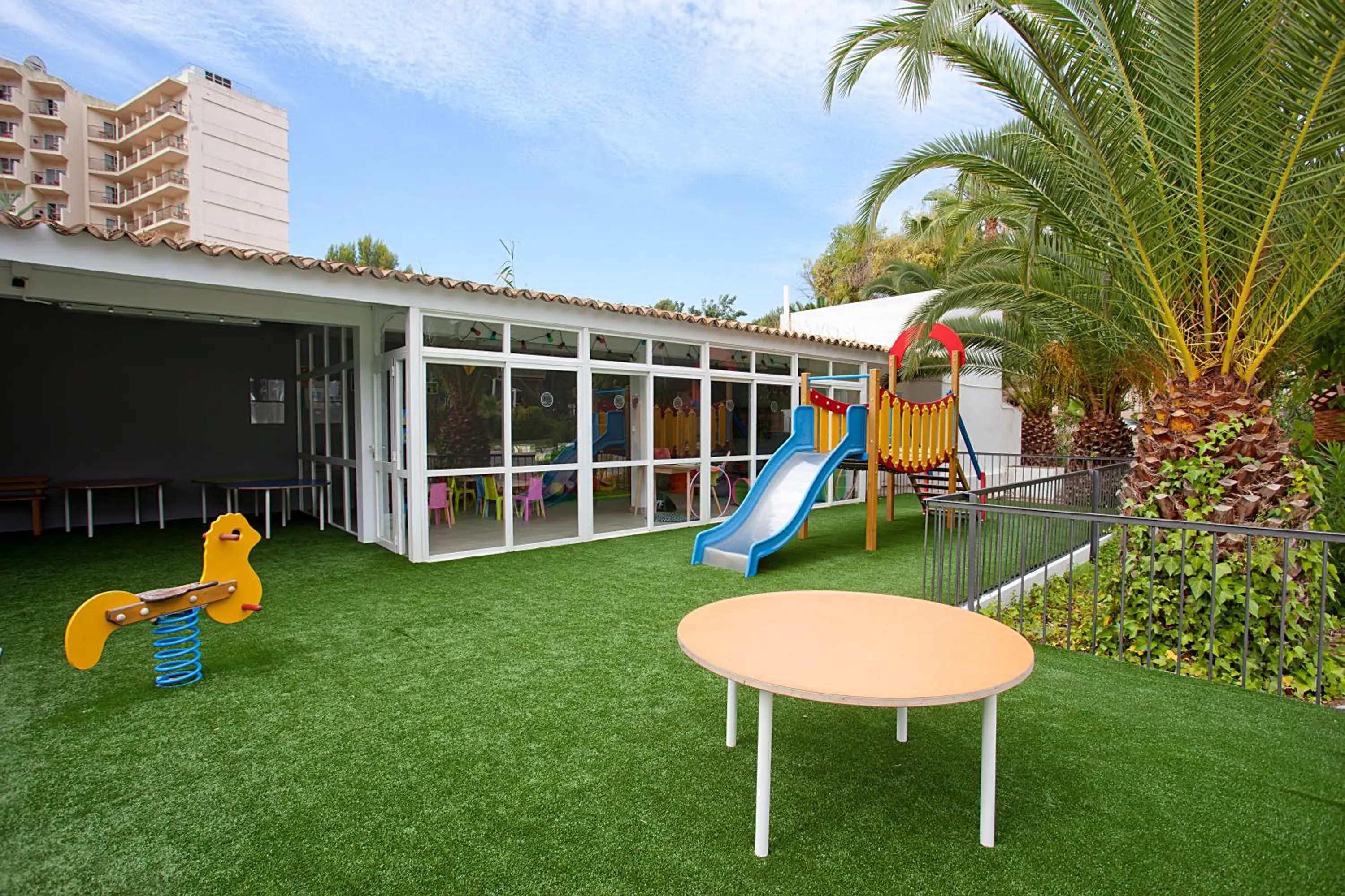 Children play ground in FERGUS Bermudas