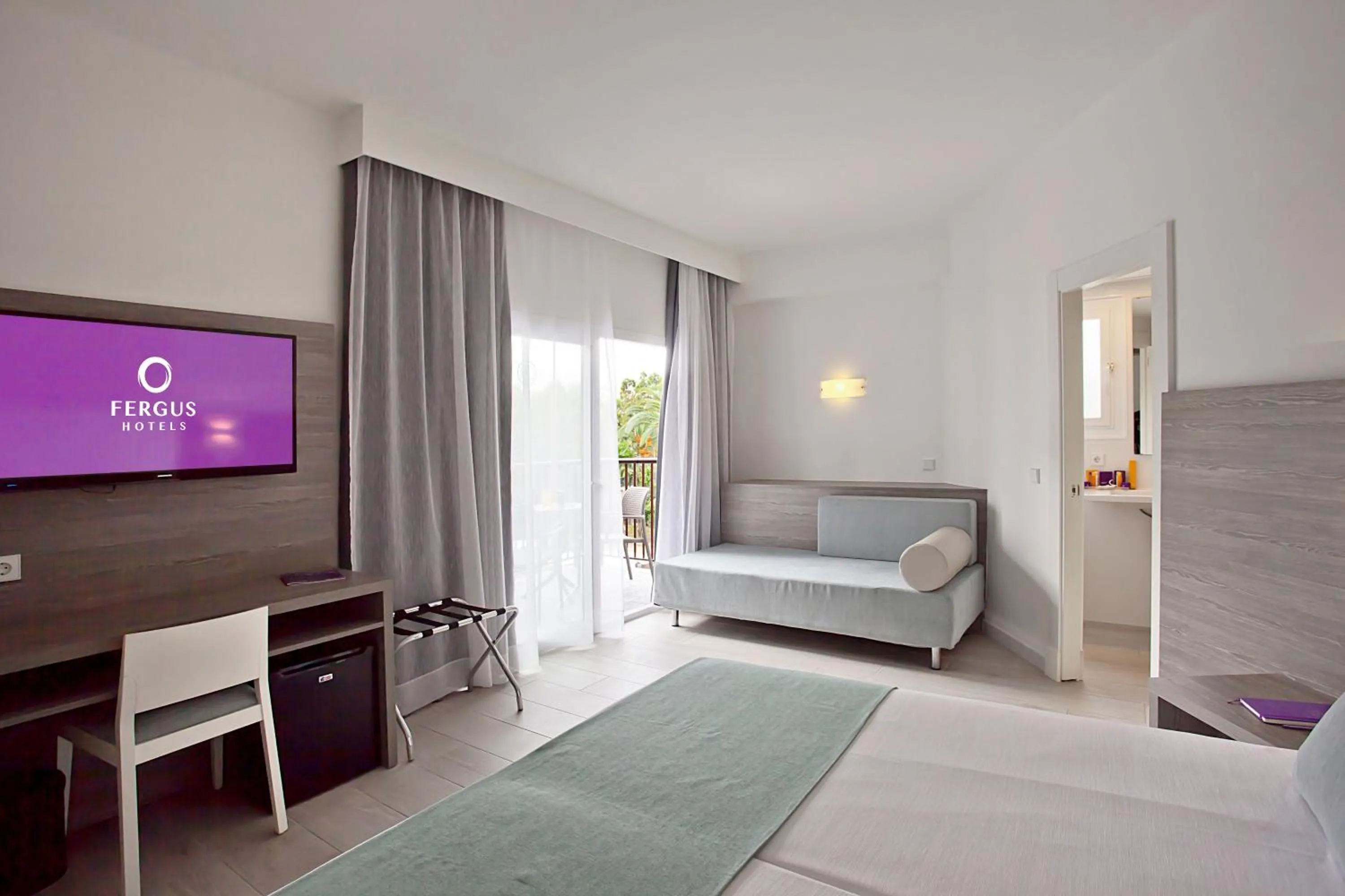 Bedroom, Bed in FERGUS Bermudas