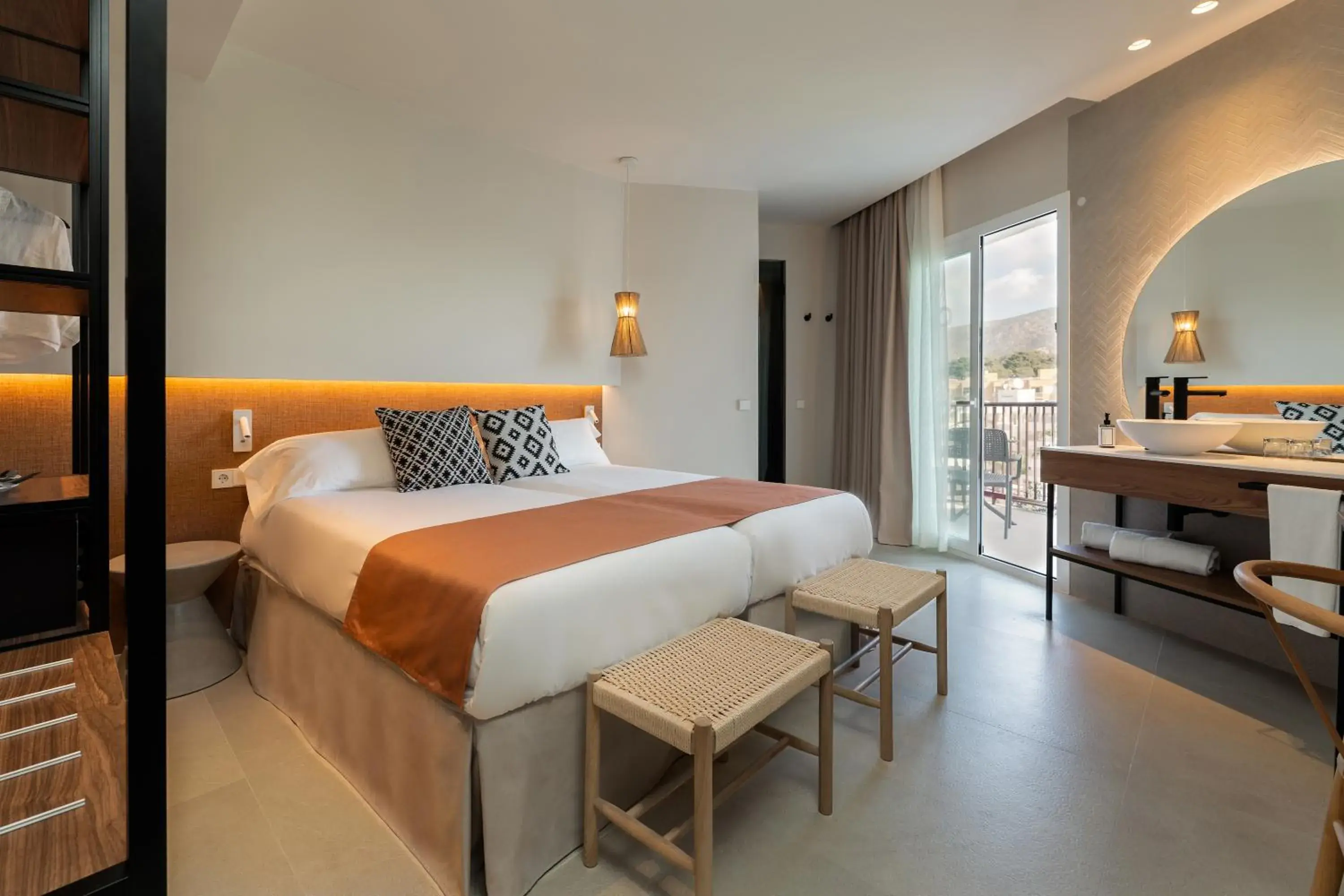 Bedroom, Bed in FERGUS Bermudas Bedroom, Bed in FERGUS Bermudas