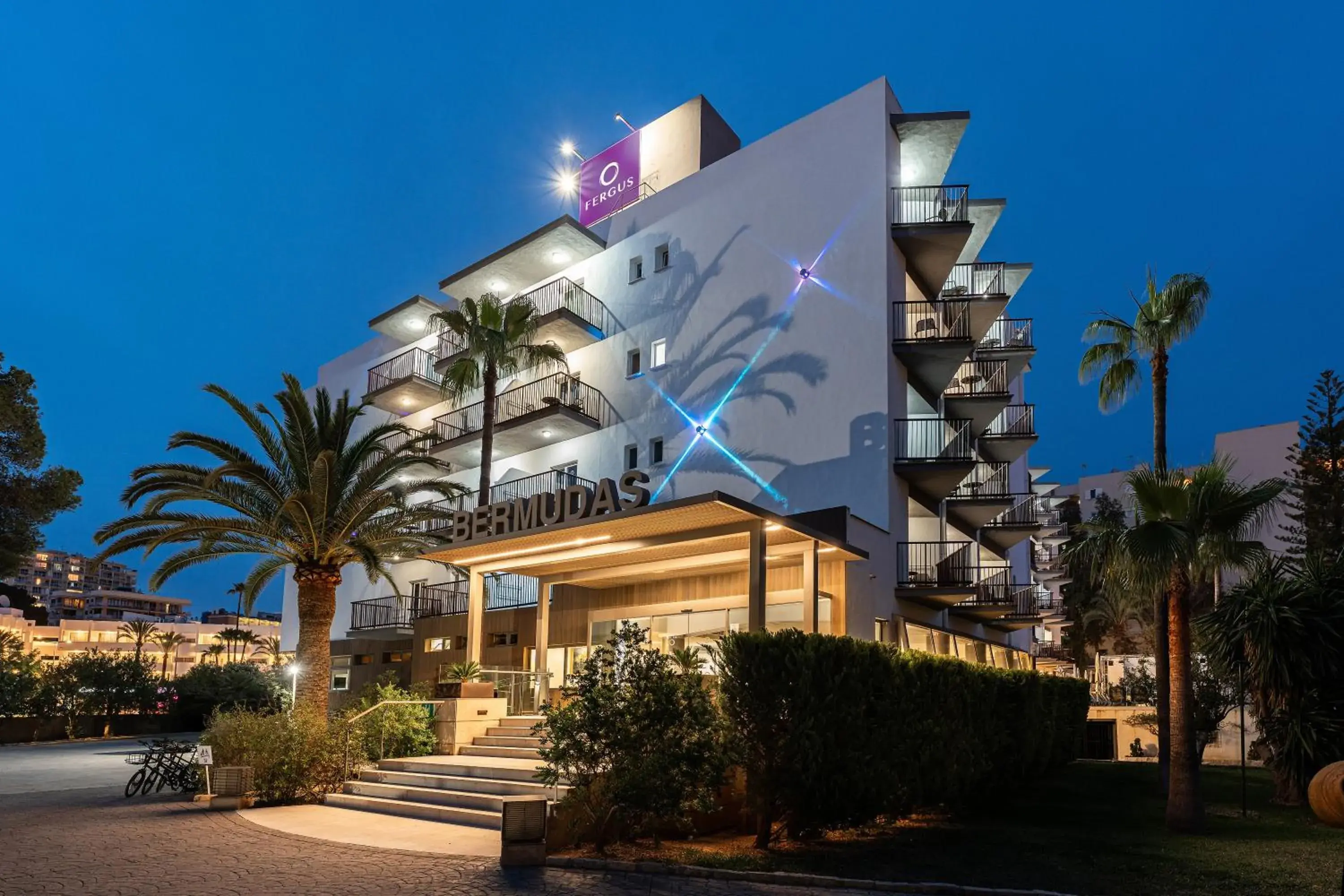 Facade/entrance in FERGUS Bermudas Facade/entrance in FERGUS Bermudas