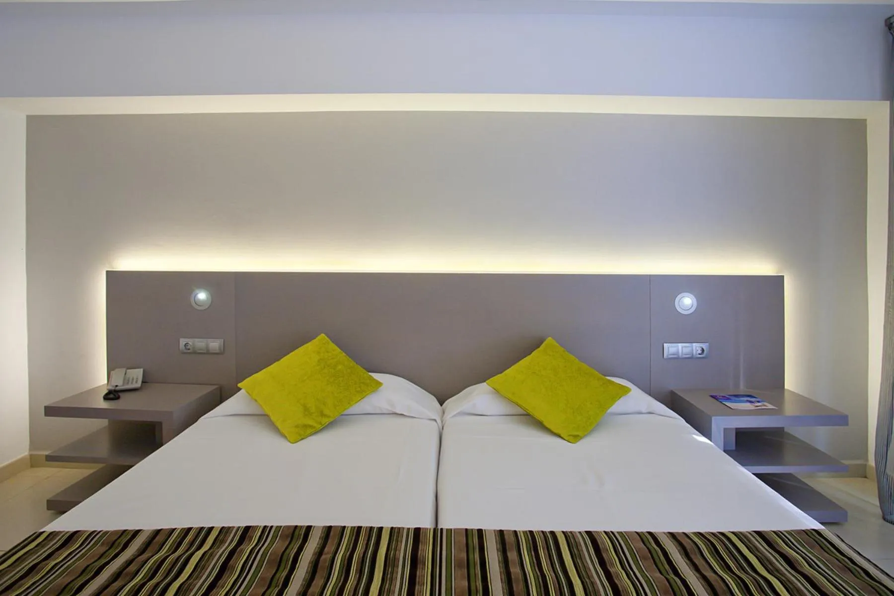 Bedroom, Bed in FERGUS Bermudas