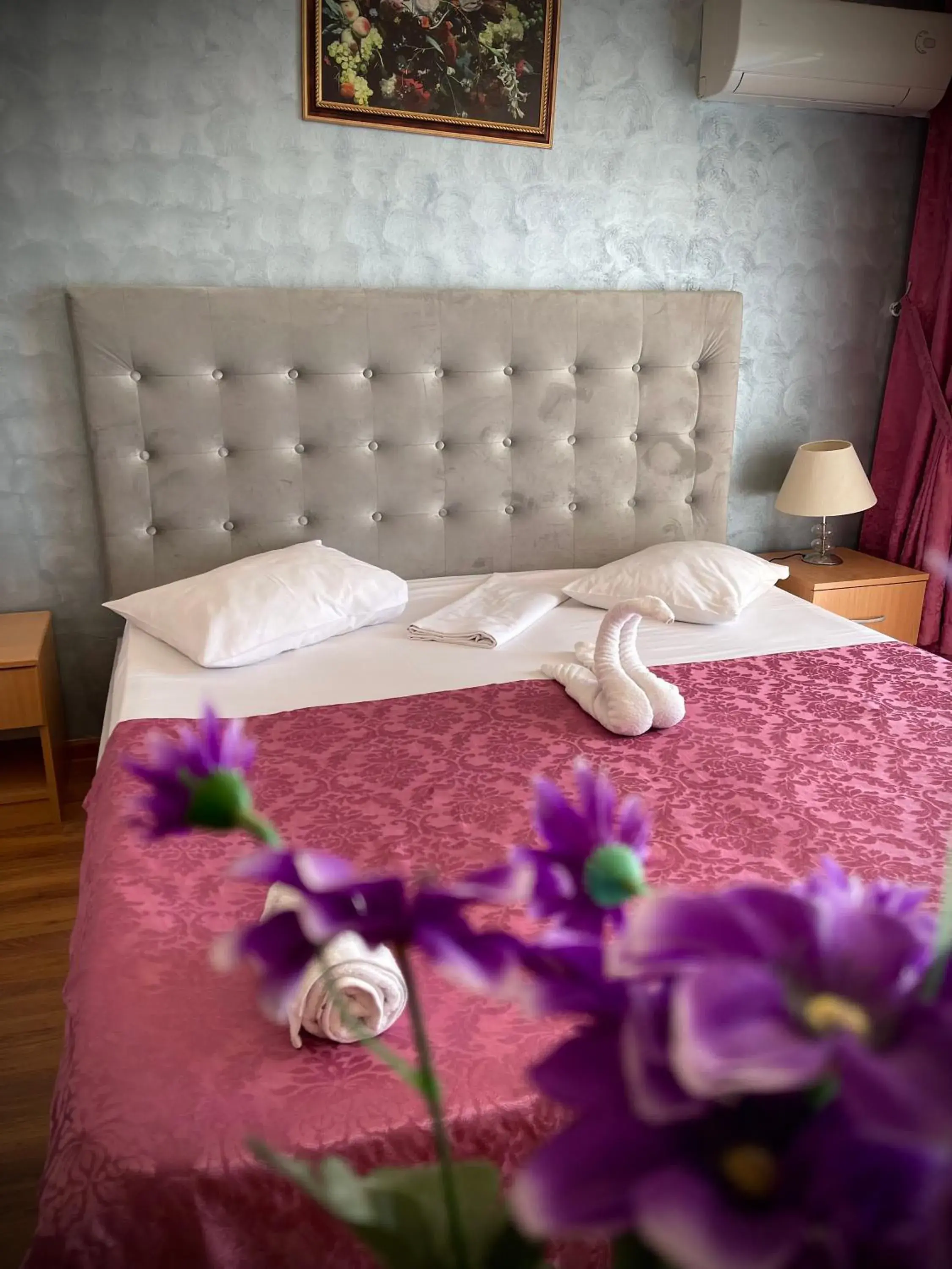 Photo of the whole room, Bed in Voila Mamaia Photo of the whole room, Bed in Voila Mamaia