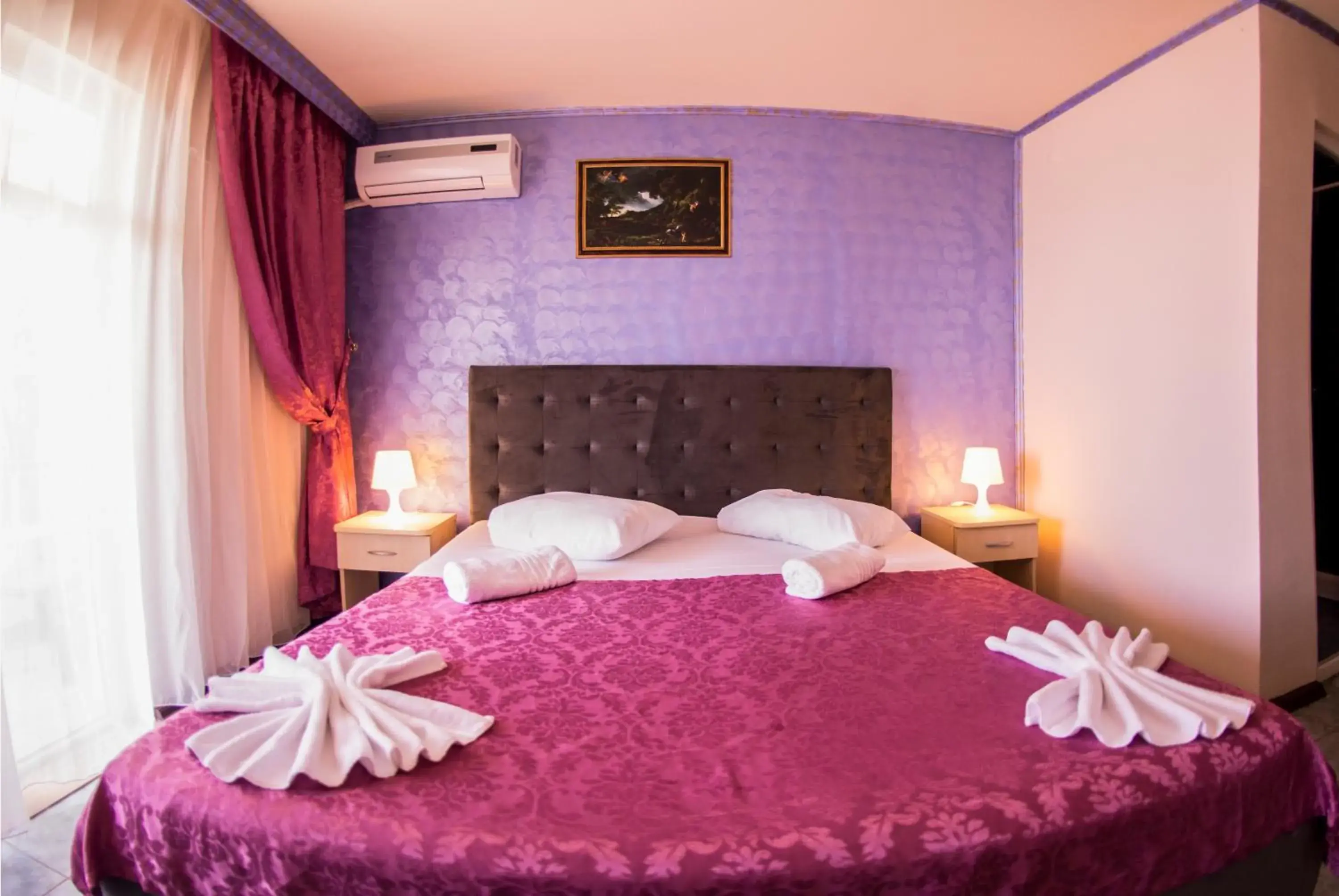 Photo of the whole room, Bed in Voila Mamaia Photo of the whole room, Bed in Voila Mamaia