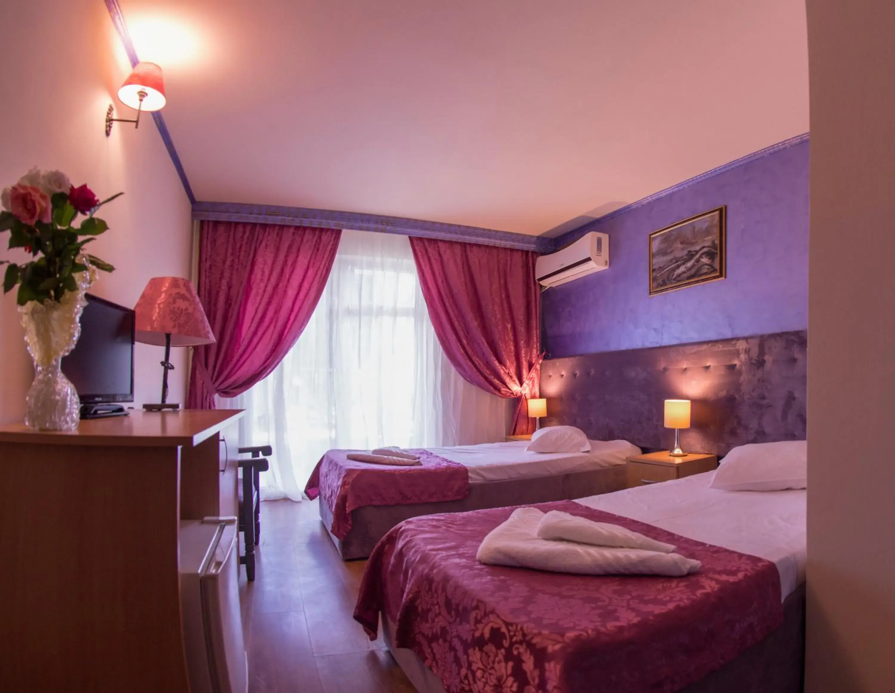 Photo of the whole room, Bed in Voila Mamaia Photo of the whole room, Bed in Voila Mamaia