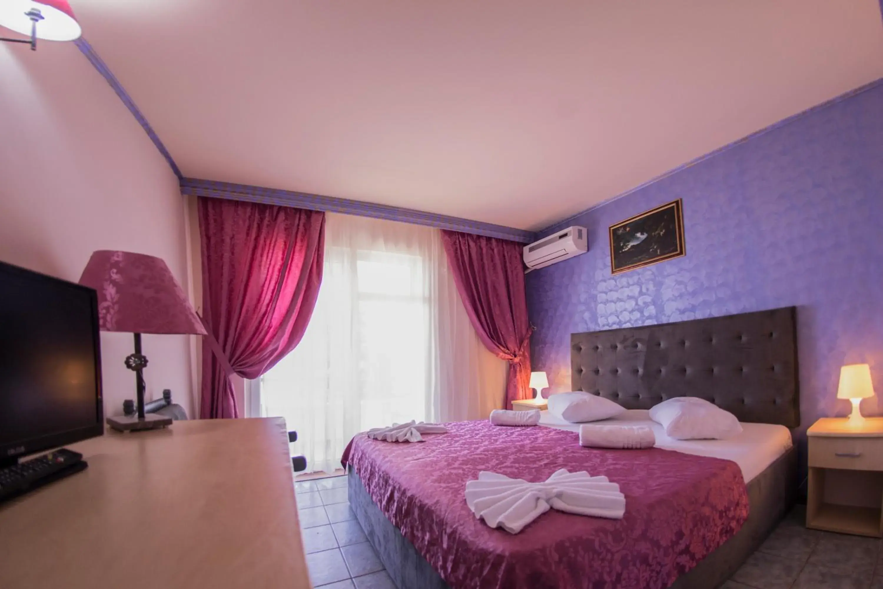 Photo of the whole room, Bed in Voila Mamaia Photo of the whole room, Bed in Voila Mamaia