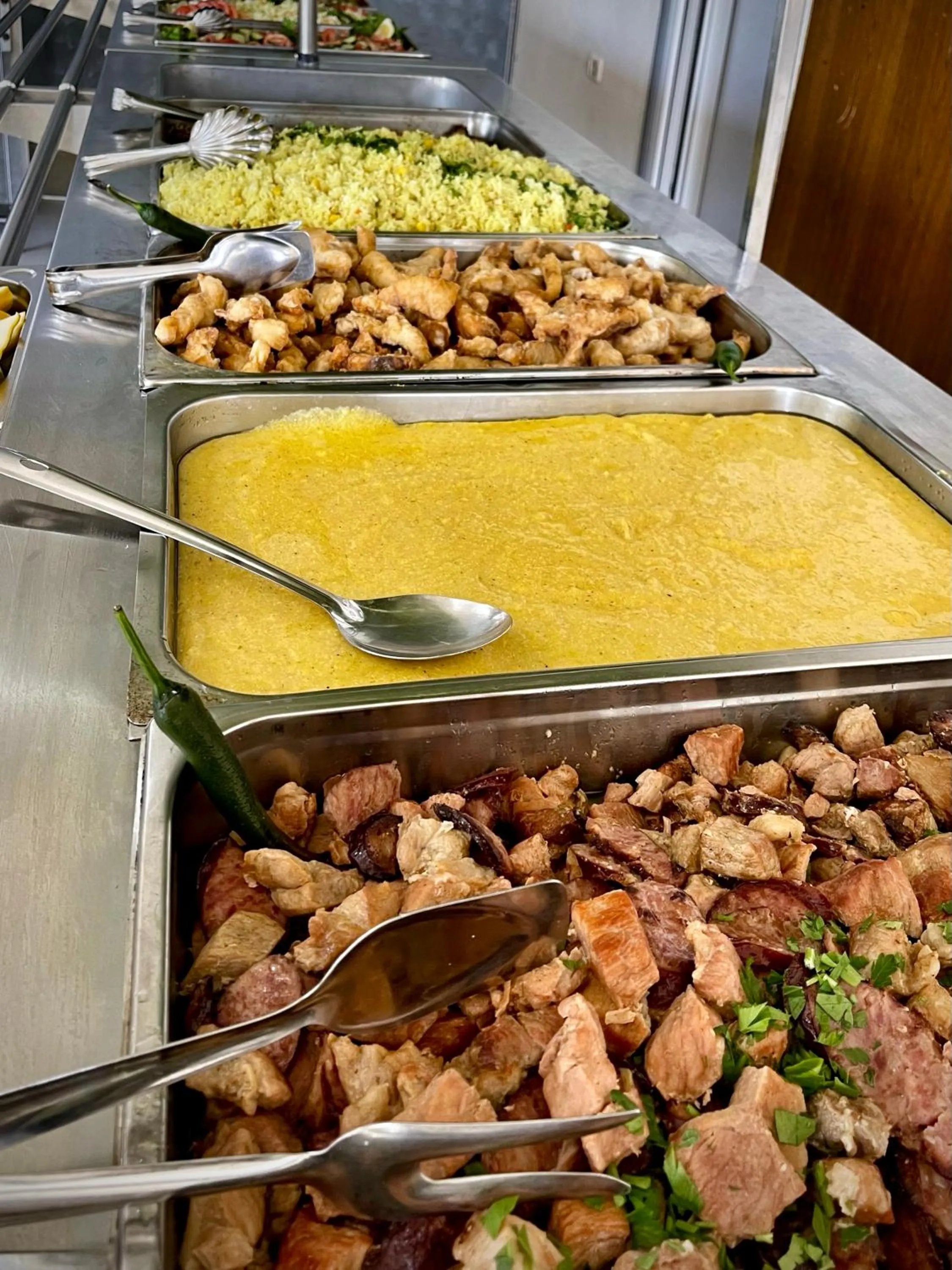 Food in Voila Mamaia