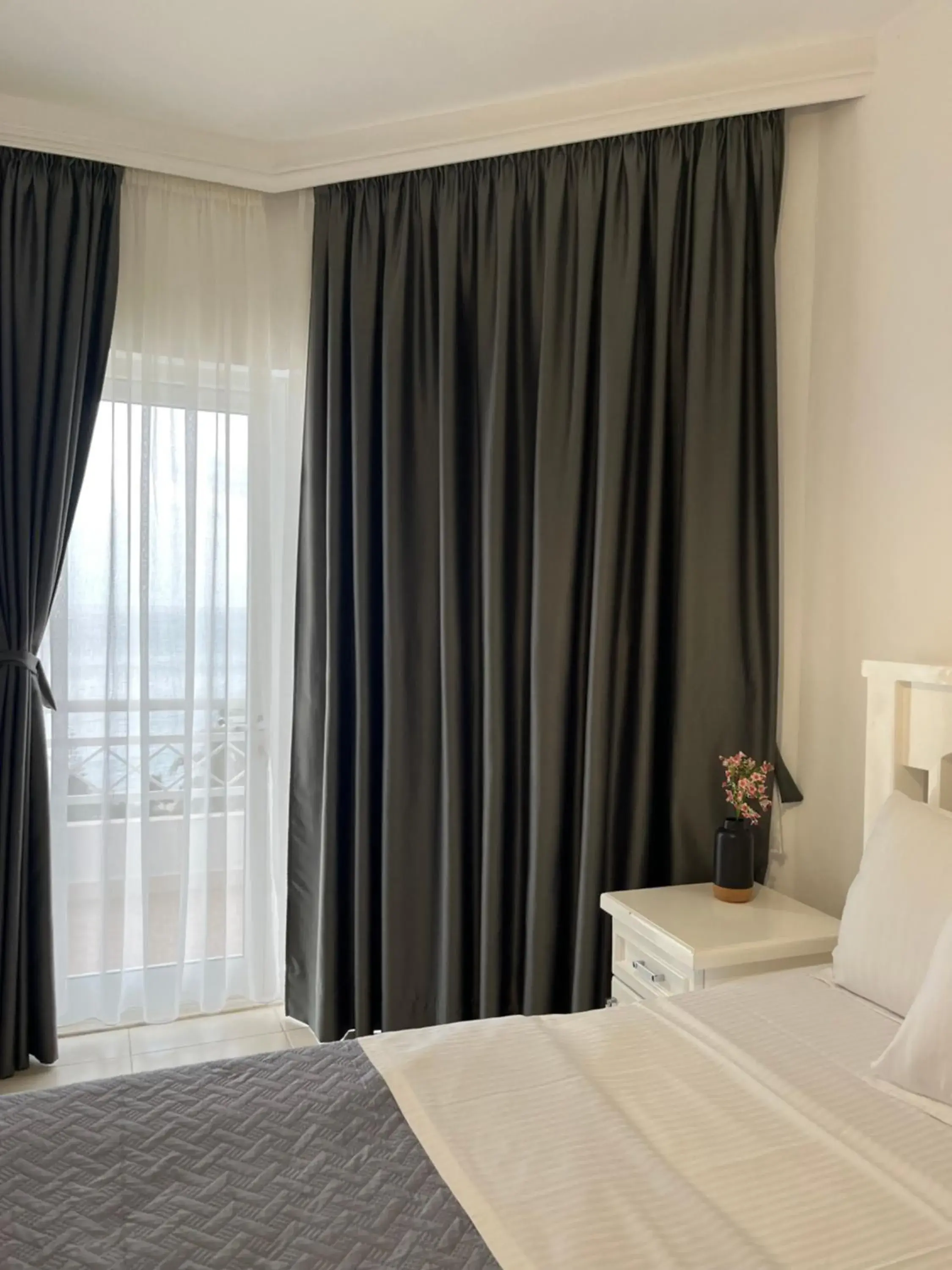 Deluxe Double Room with Balcony and Sea View in Saranda Hotel Deluxe Double Room with Balcony and Sea View in Saranda Hotel