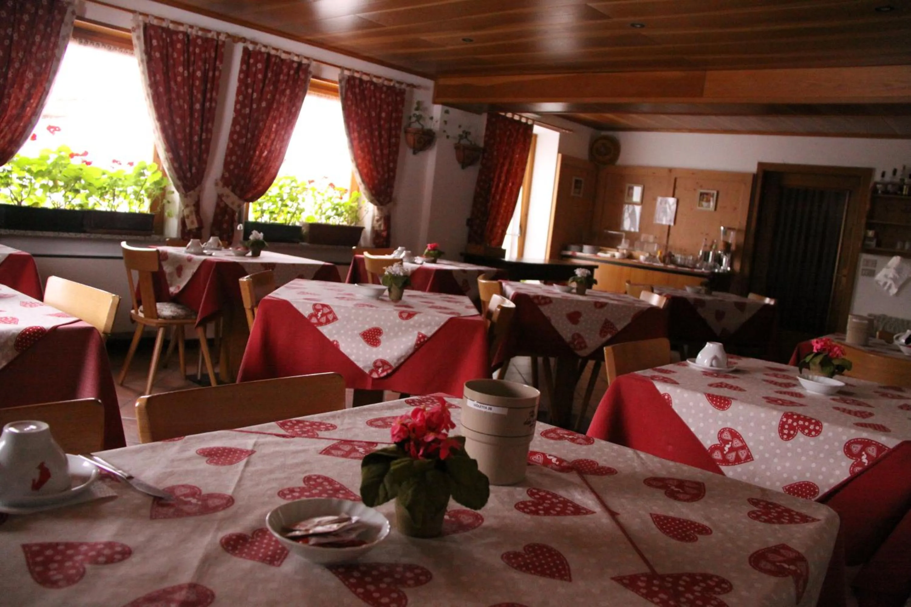 Restaurant/places to eat in Garni Biancaneve Ruffrè-Mendola