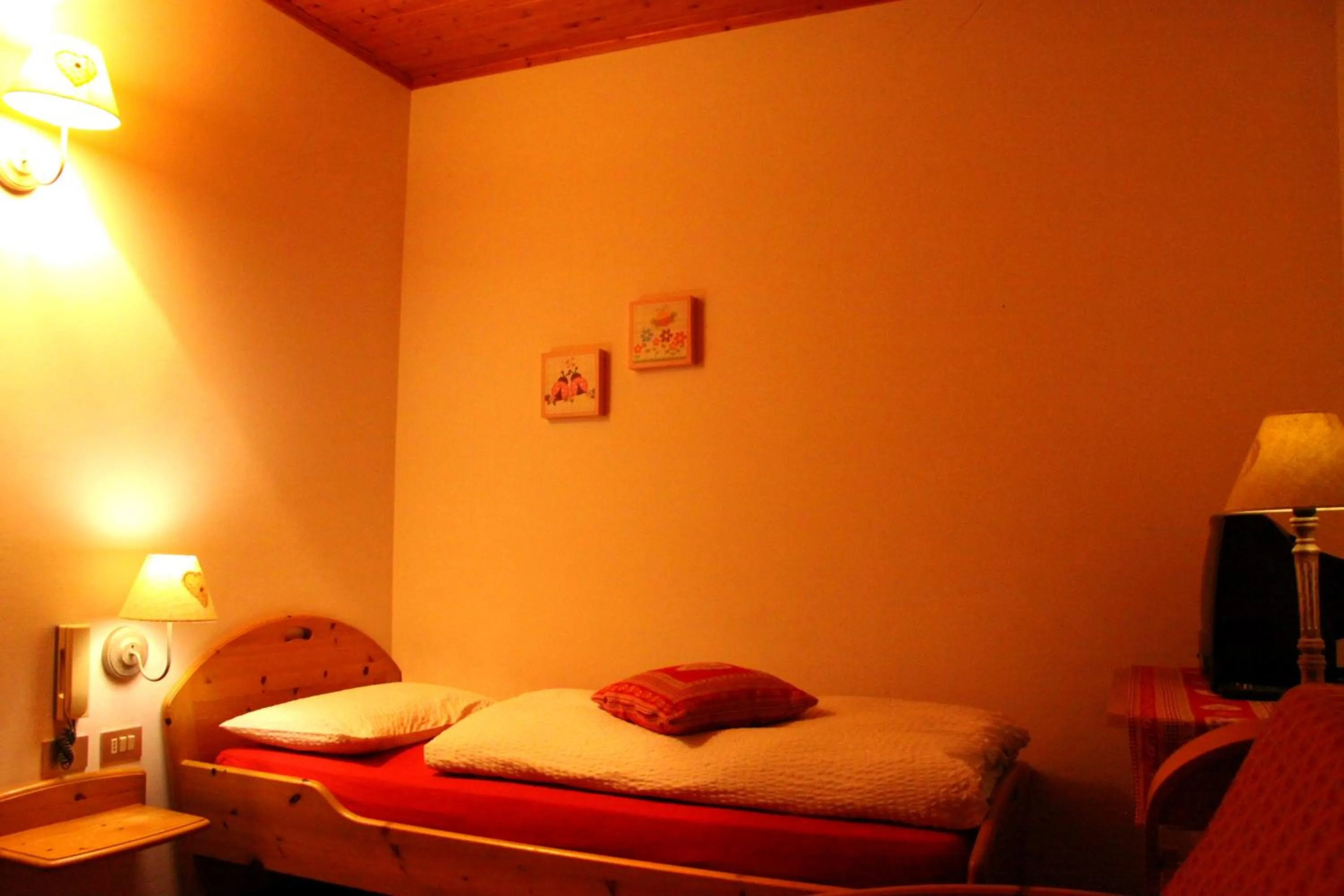 Bed in Garni Biancaneve Ruffrè-Mendola