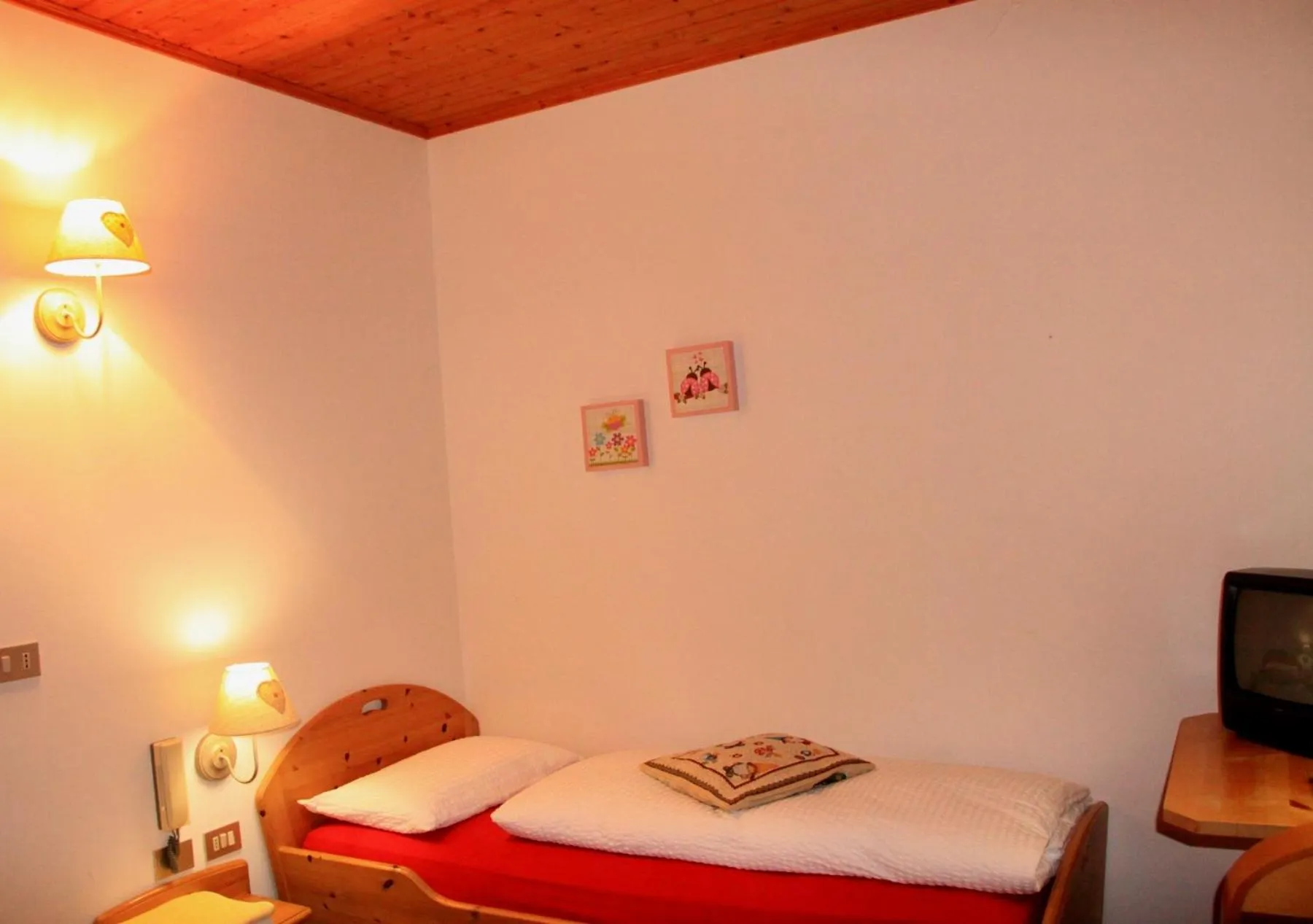 Bed in Garni Biancaneve Ruffrè-Mendola