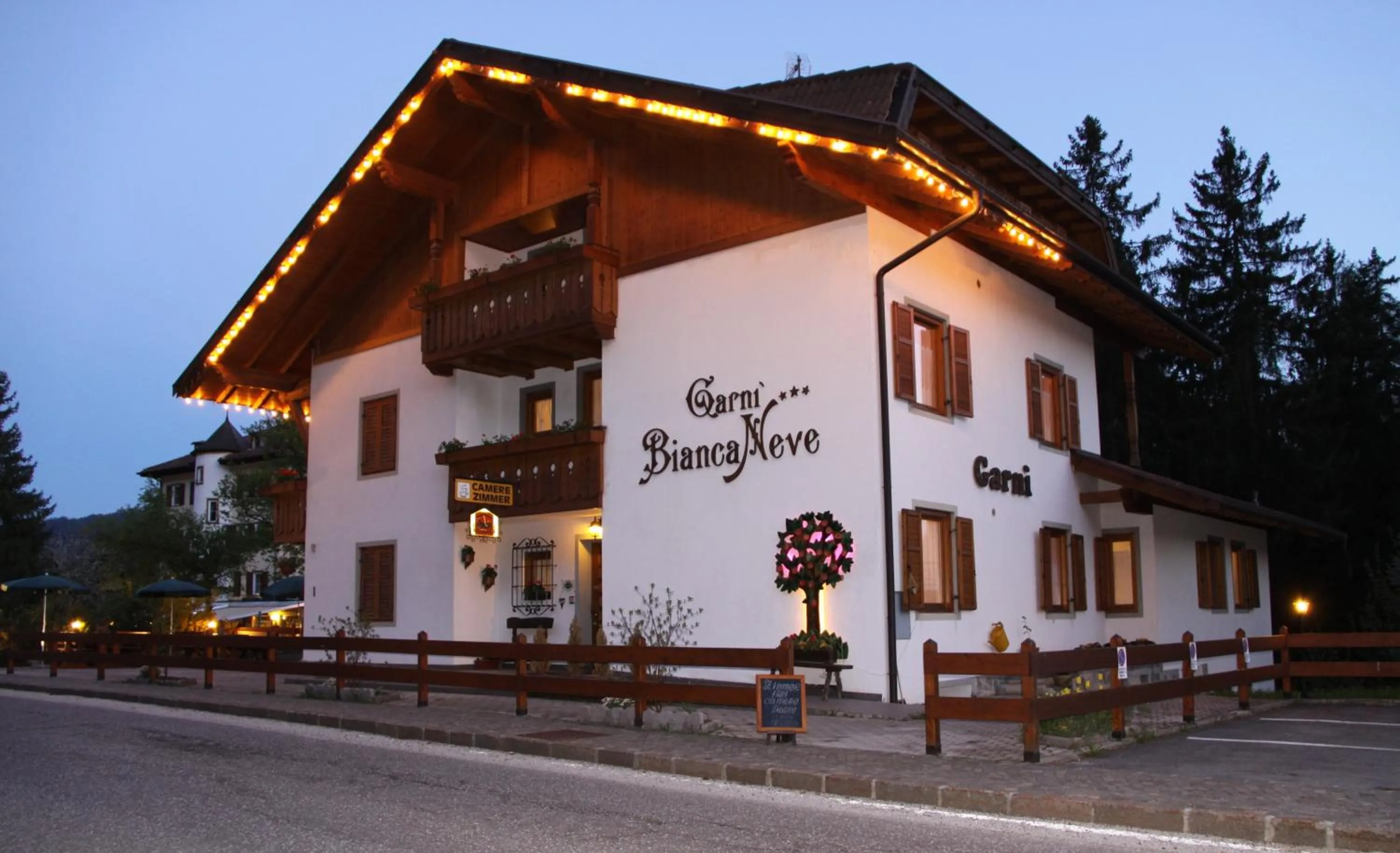 Facade/entrance in Garni Biancaneve Ruffrè-Mendola