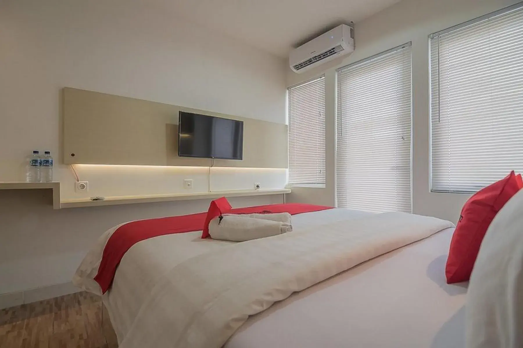 Bedroom, Bed in RedDoorz Apartment @ Sentul Tower Bedroom, Bed in RedDoorz Apartment @ Sentul Tower