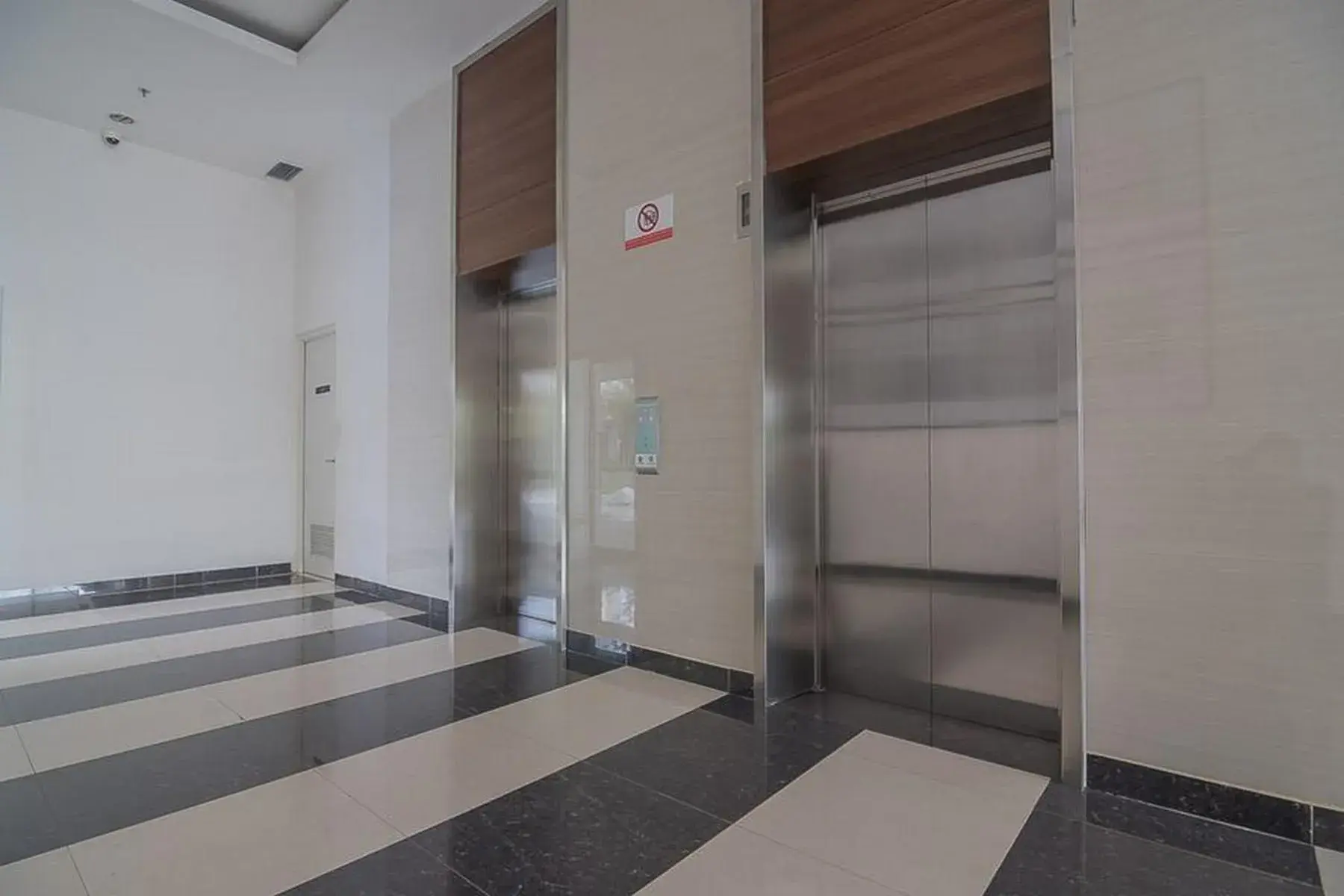 Facade/entrance in RedDoorz Apartment @ Sentul Tower Facade/entrance in RedDoorz Apartment @ Sentul Tower