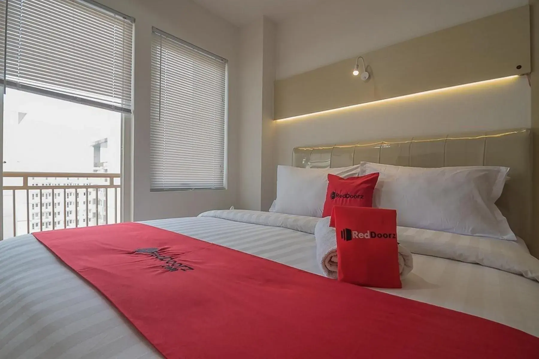 Bedroom, Bed in RedDoorz Apartment @ Sentul Tower Bedroom, Bed in RedDoorz Apartment @ Sentul Tower