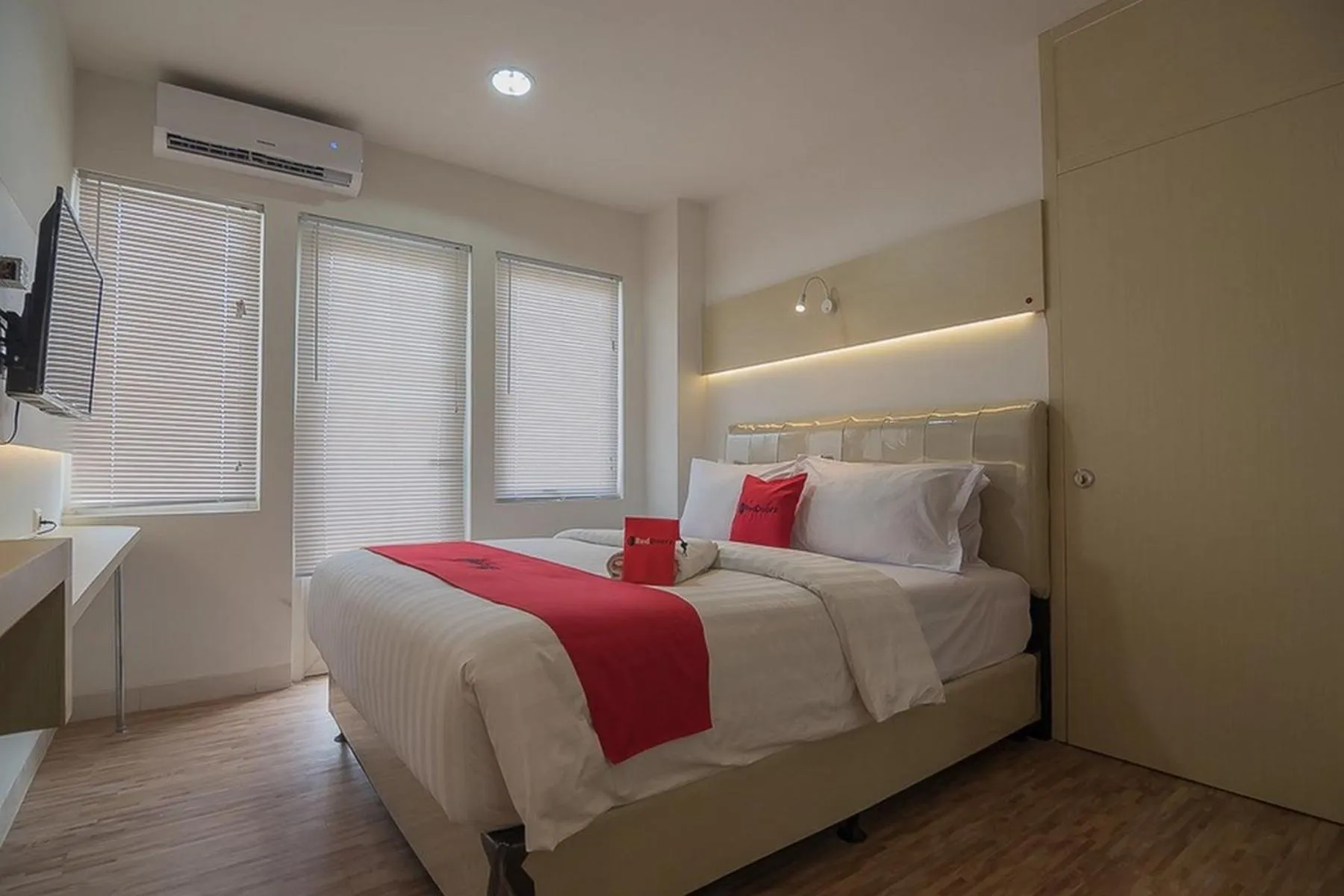Bedroom, Bed in RedDoorz Apartment @ Sentul Tower