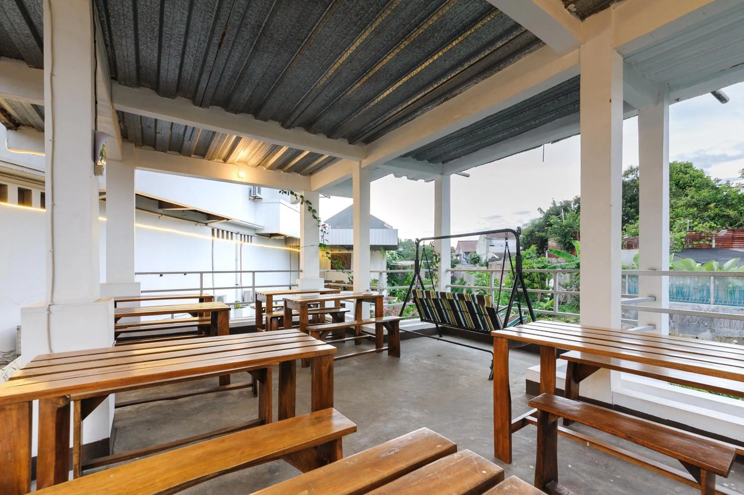 Seating area in RedDoorz Syariah near Taman Air Mancur Bogor