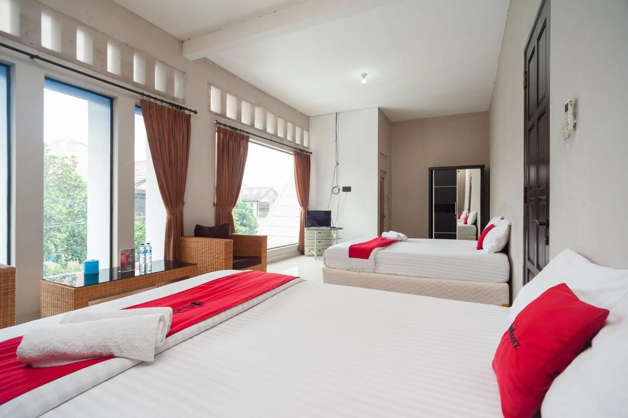Bed in RedDoorz Syariah near Taman Air Mancur Bogor