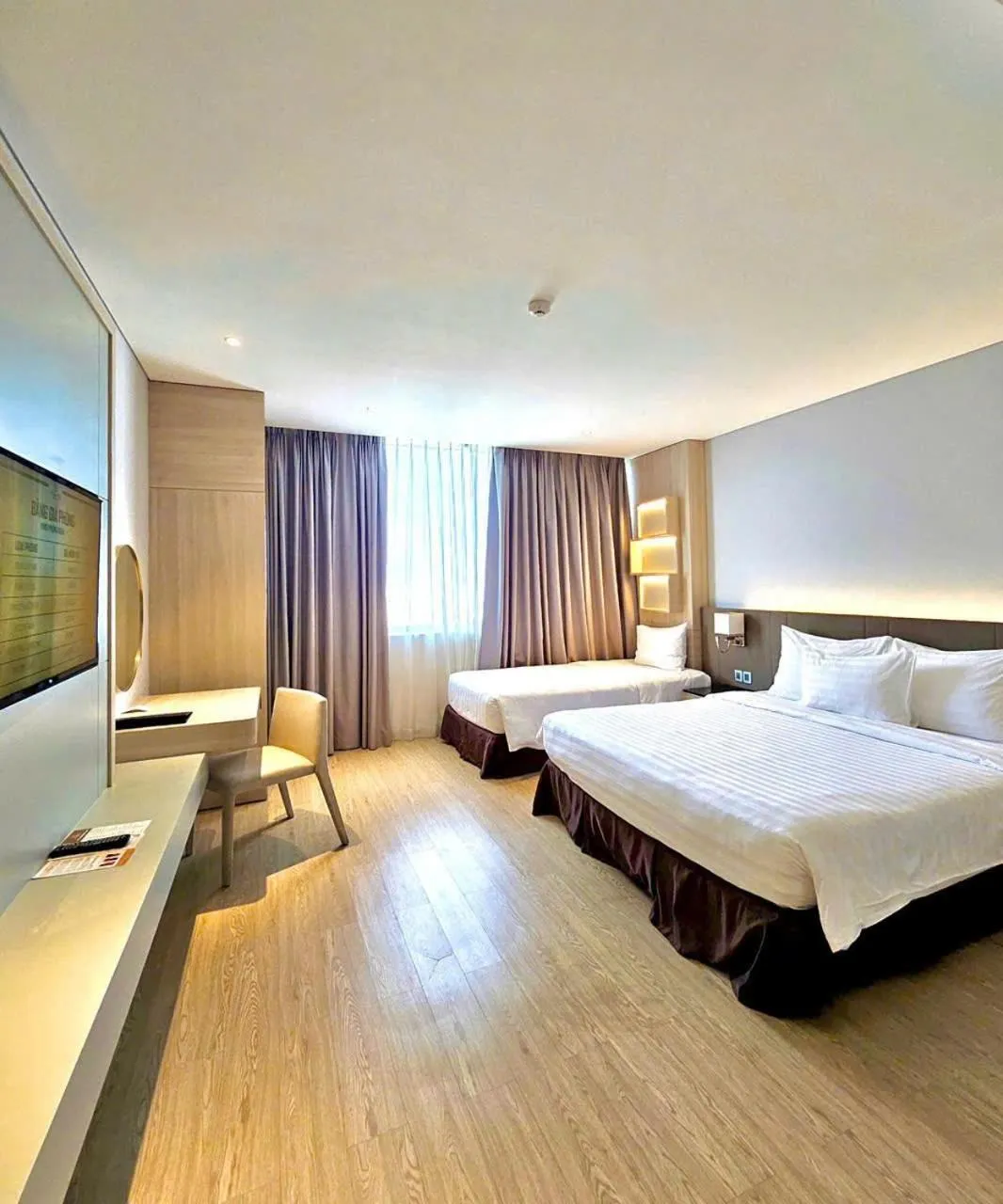 Communal lounge/ TV room, Bed in DQua Hotel
