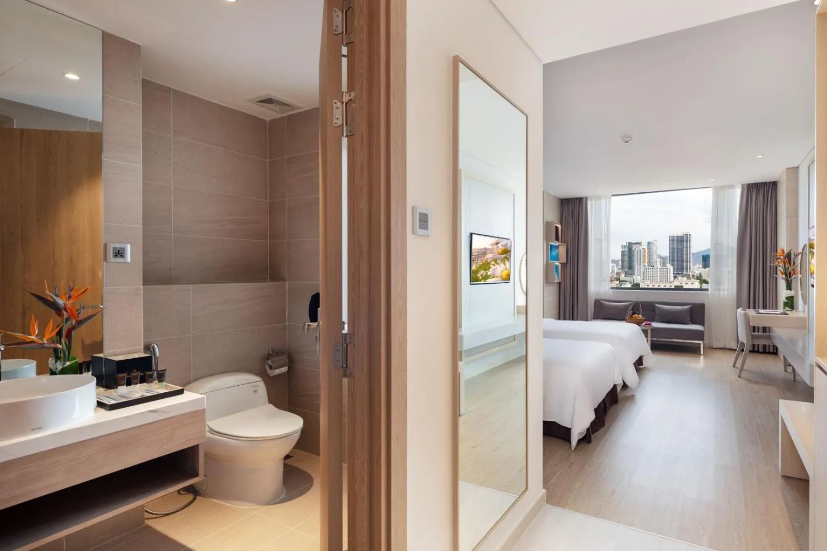 Toilet, Bed in DQua Hotel