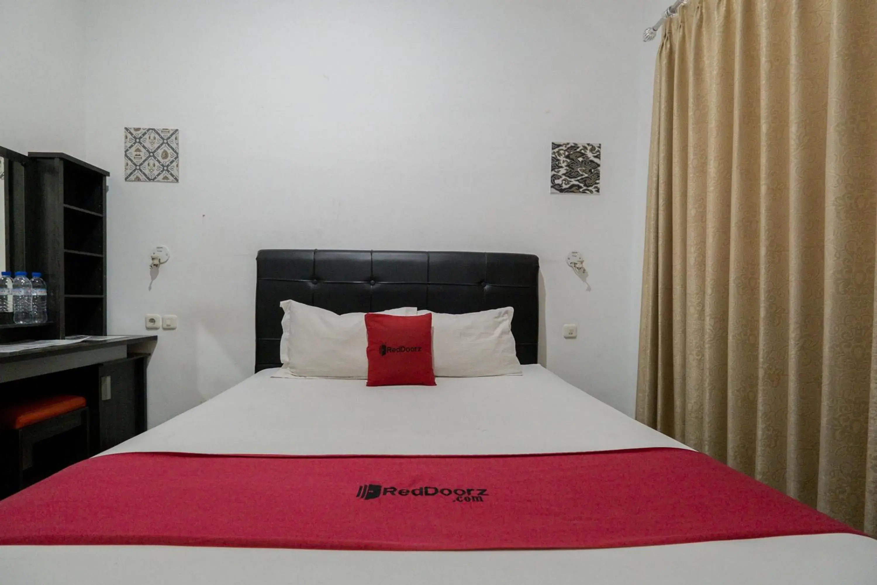 Bed in RedDoorz near Surabaya Town Square Bed in RedDoorz near Surabaya Town Square