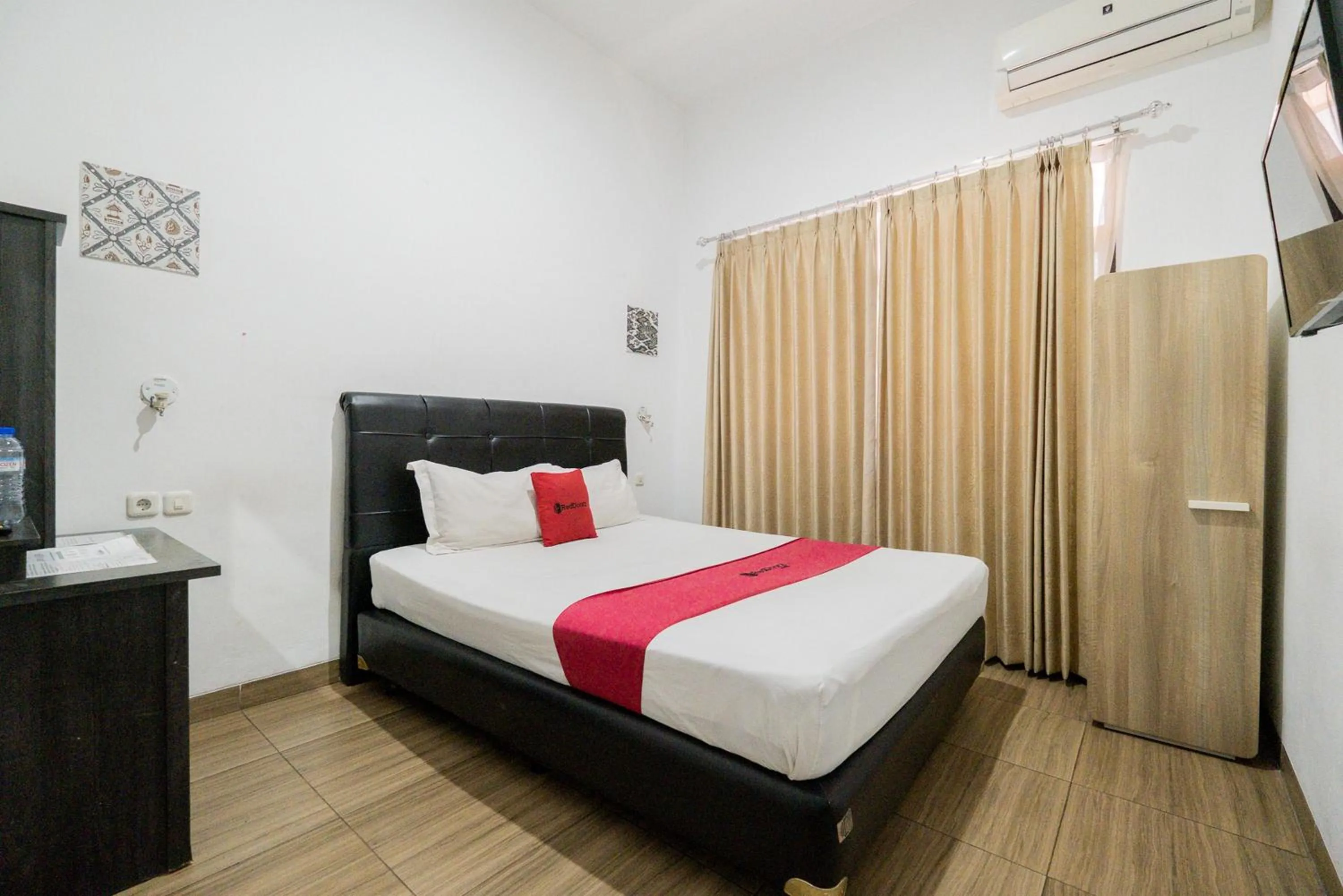 Bed in RedDoorz near Surabaya Town Square