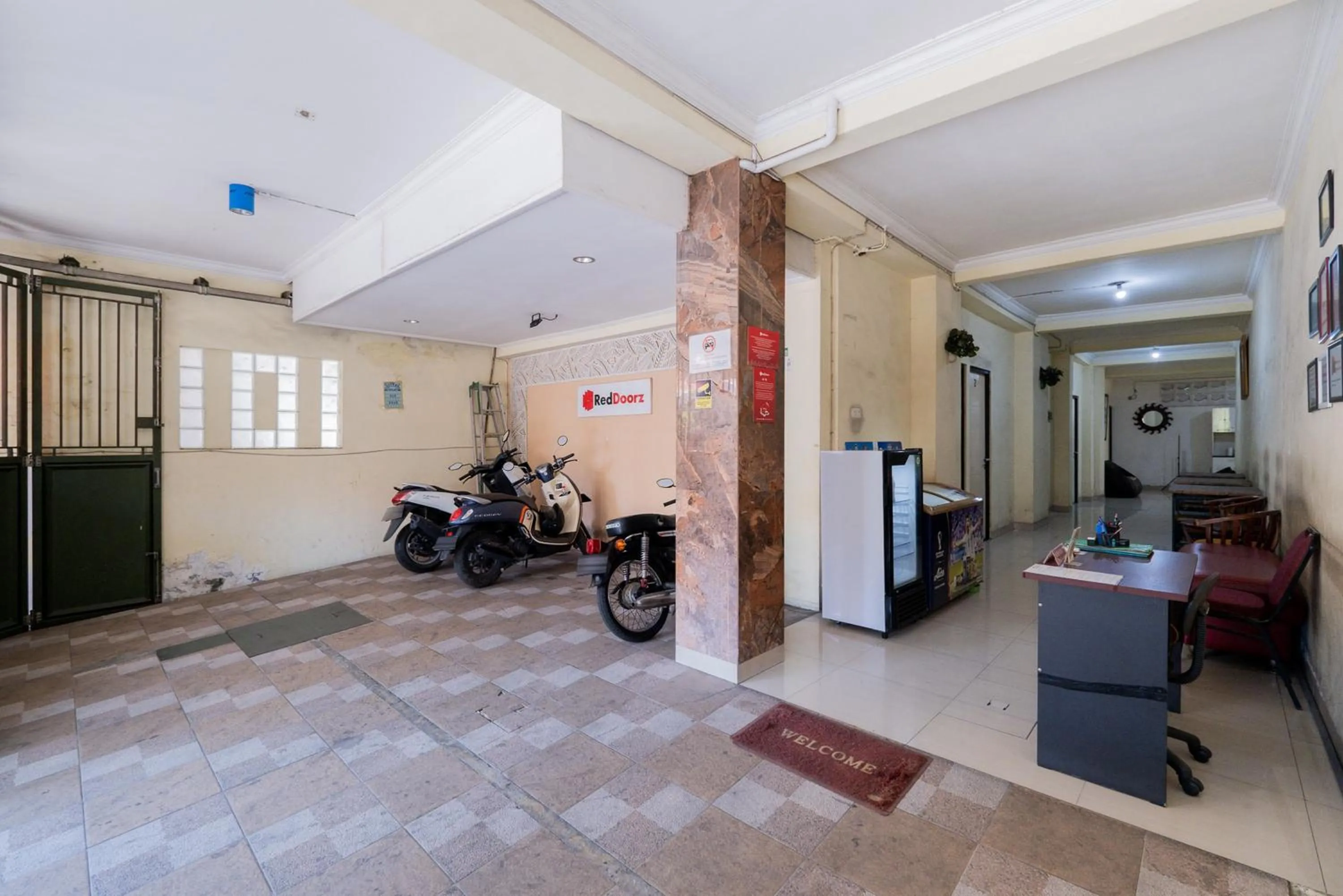 Property building in RedDoorz near Surabaya Town Square