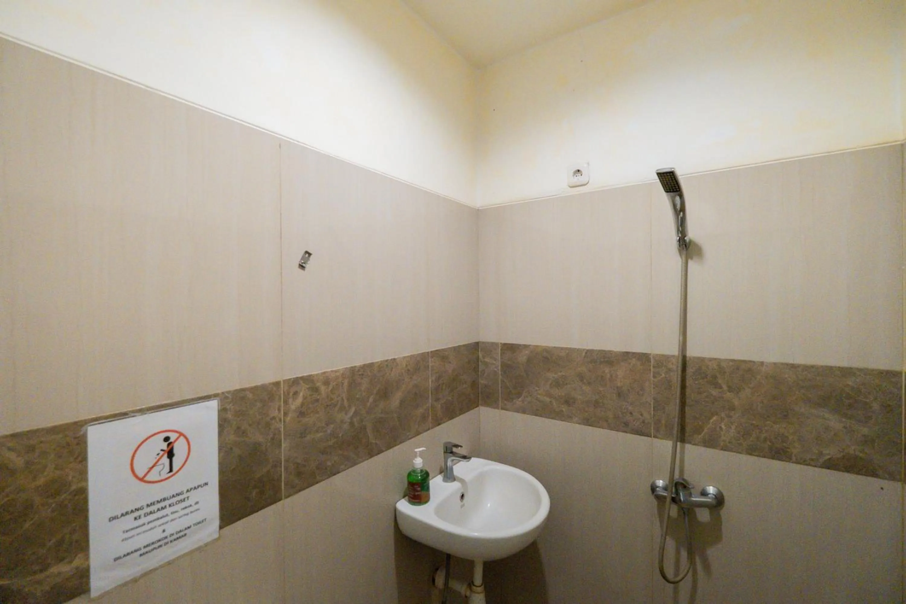 Shower in RedDoorz near Surabaya Town Square
