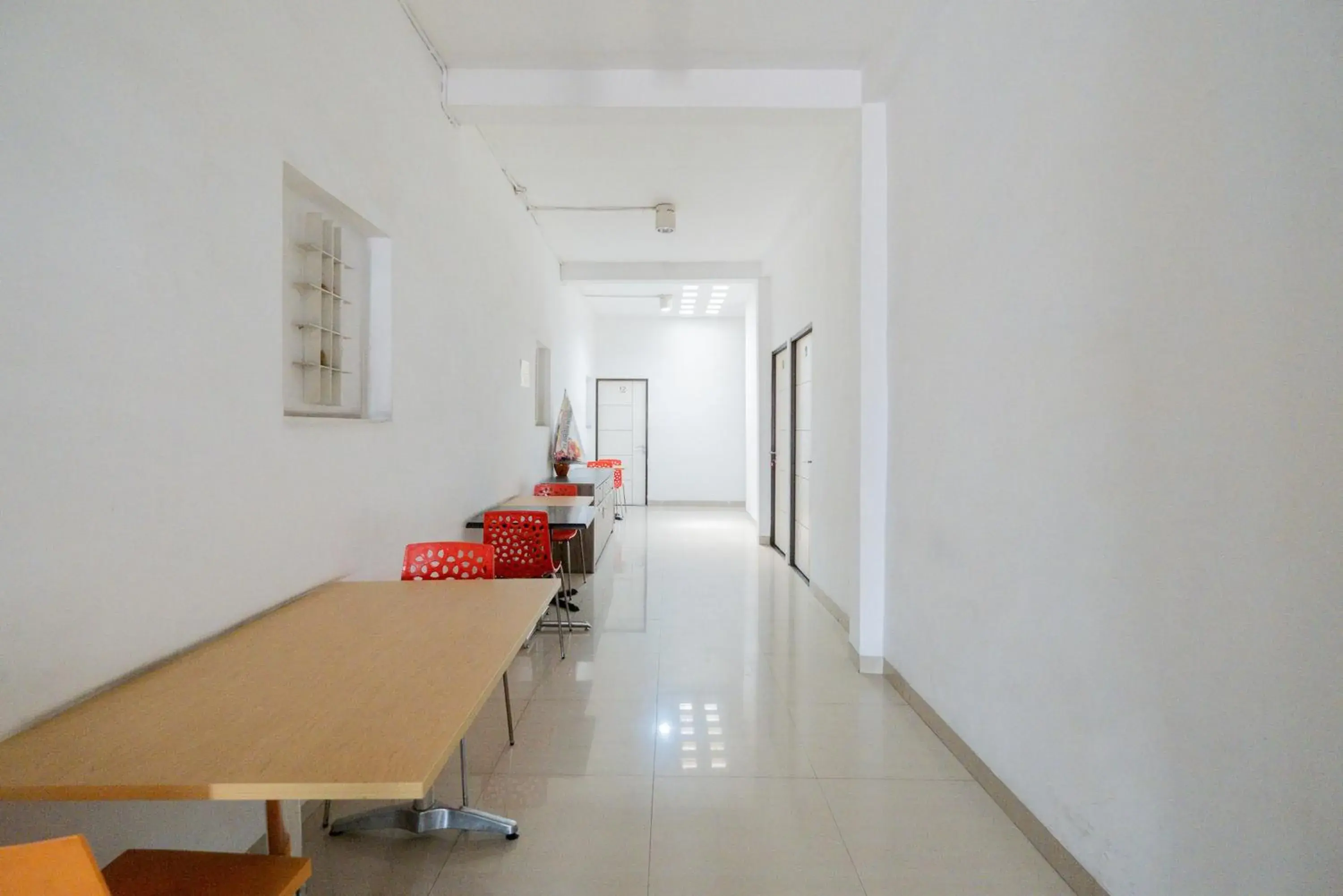 Property building in RedDoorz near Surabaya Town Square Property building in RedDoorz near Surabaya Town Square