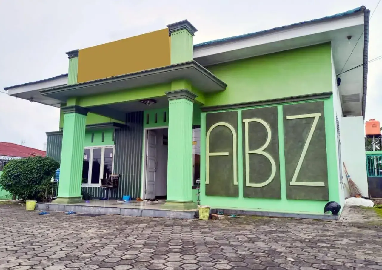 Property building in RedDoorz Syariah near Universitas Batanghari Jambi Property building in RedDoorz Syariah near Universitas Batanghari Jambi