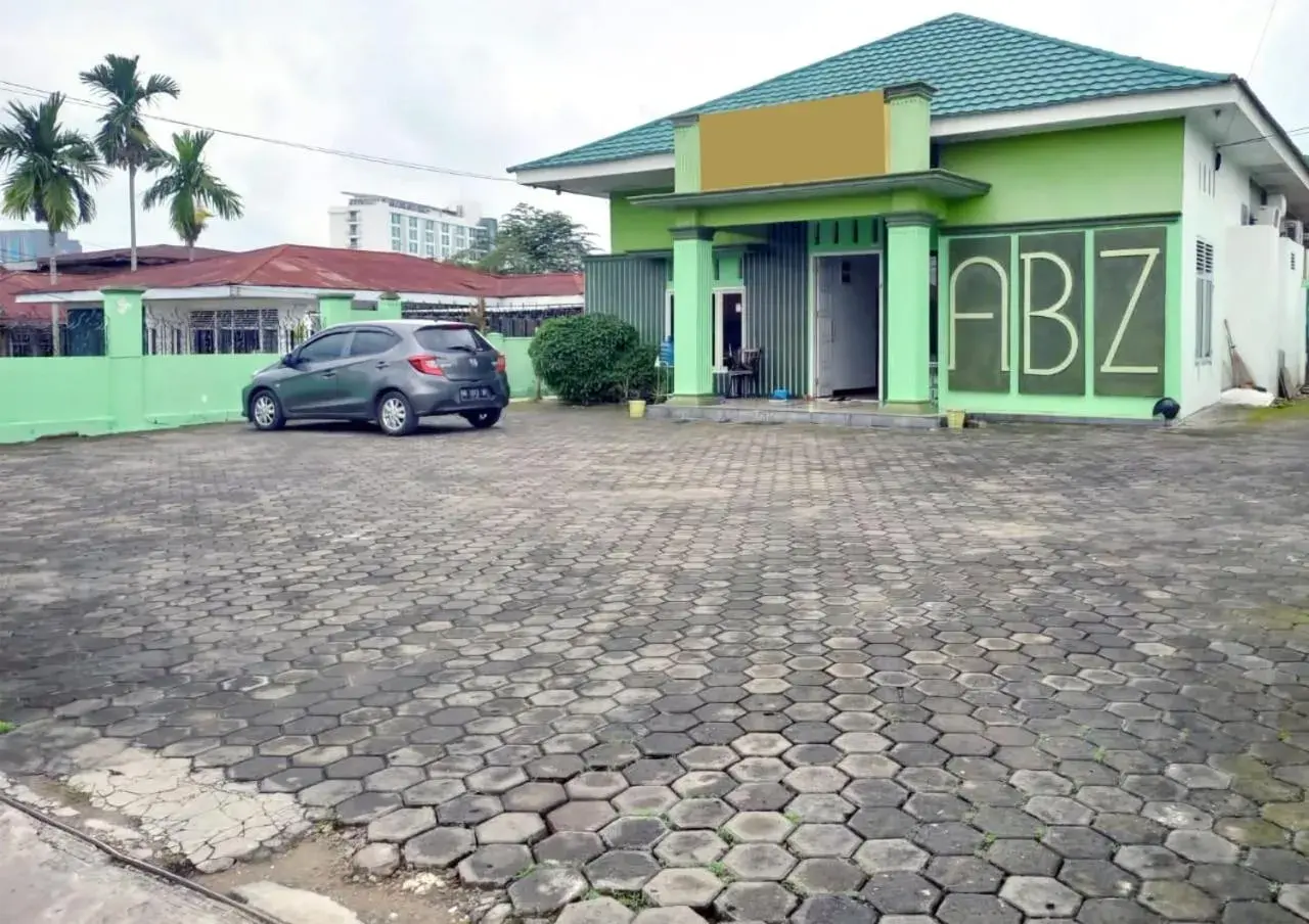 Property building in RedDoorz Syariah near Universitas Batanghari Jambi Property building in RedDoorz Syariah near Universitas Batanghari Jambi