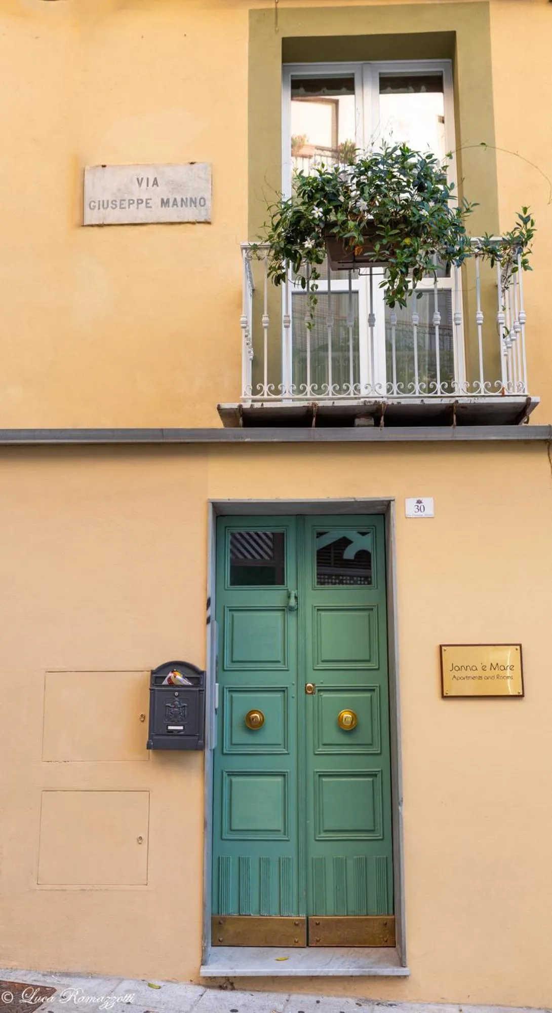 Facade/entrance in Janna 'e Mare