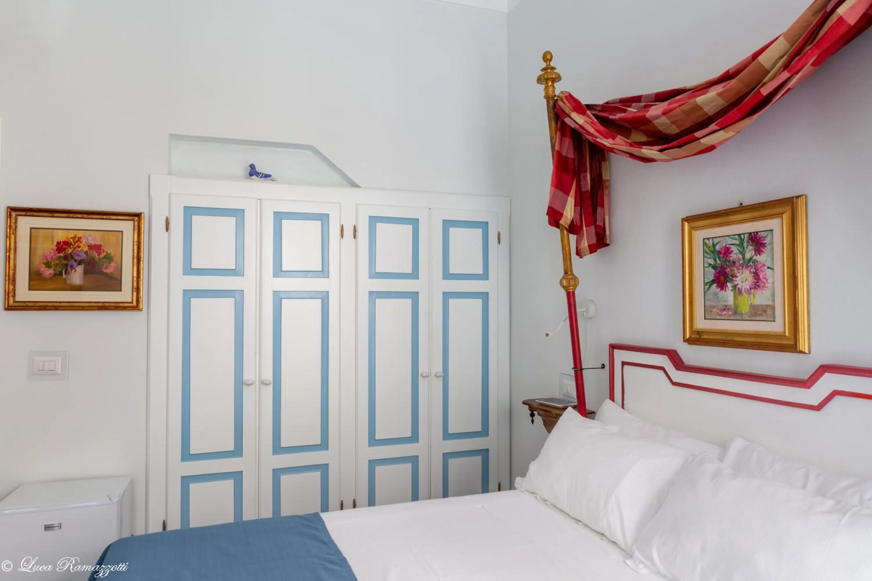 Photo of the whole room, Bed in Janna 'e Mare