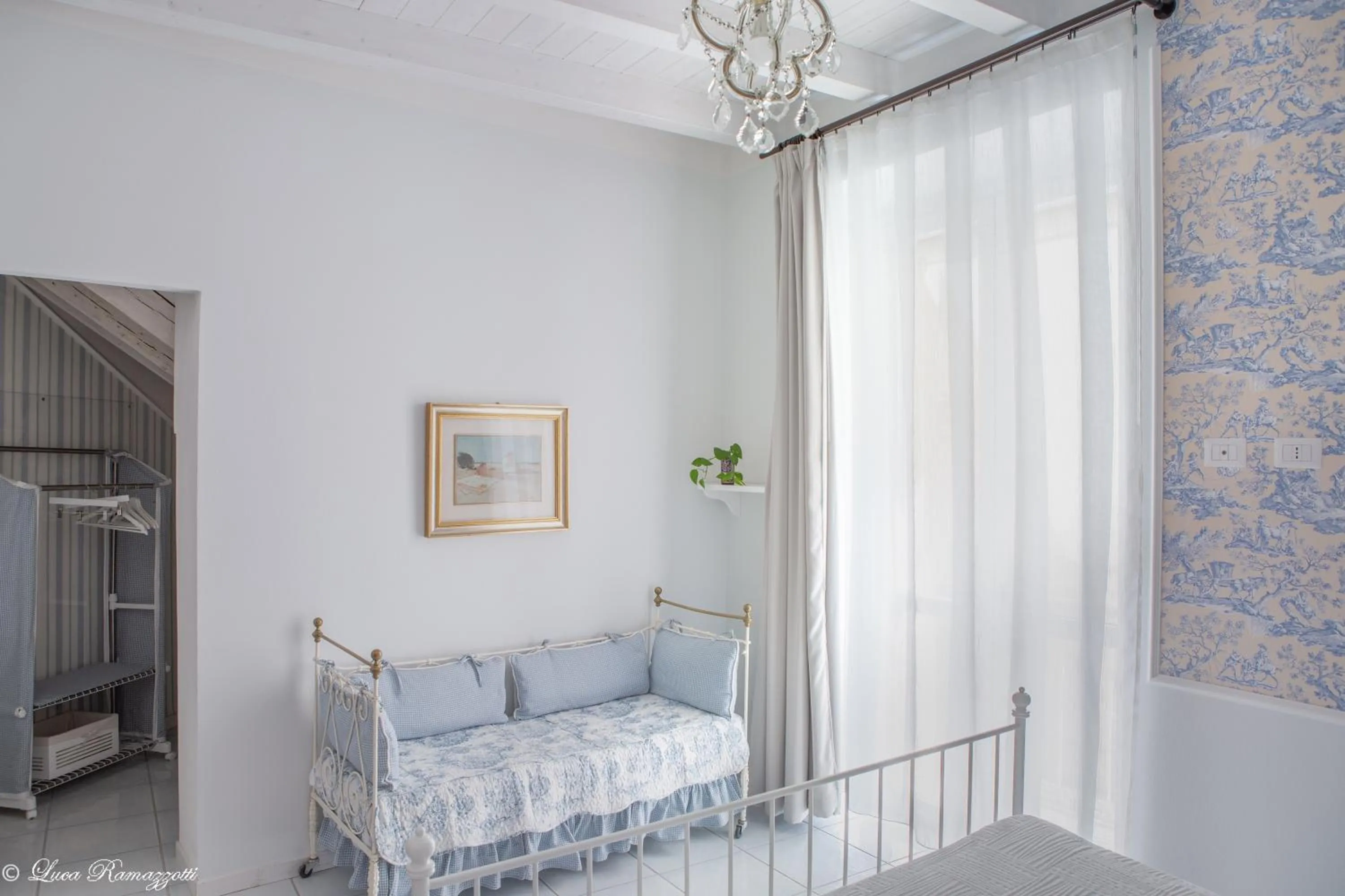 Photo of the whole room, Bed in Janna 'e Mare