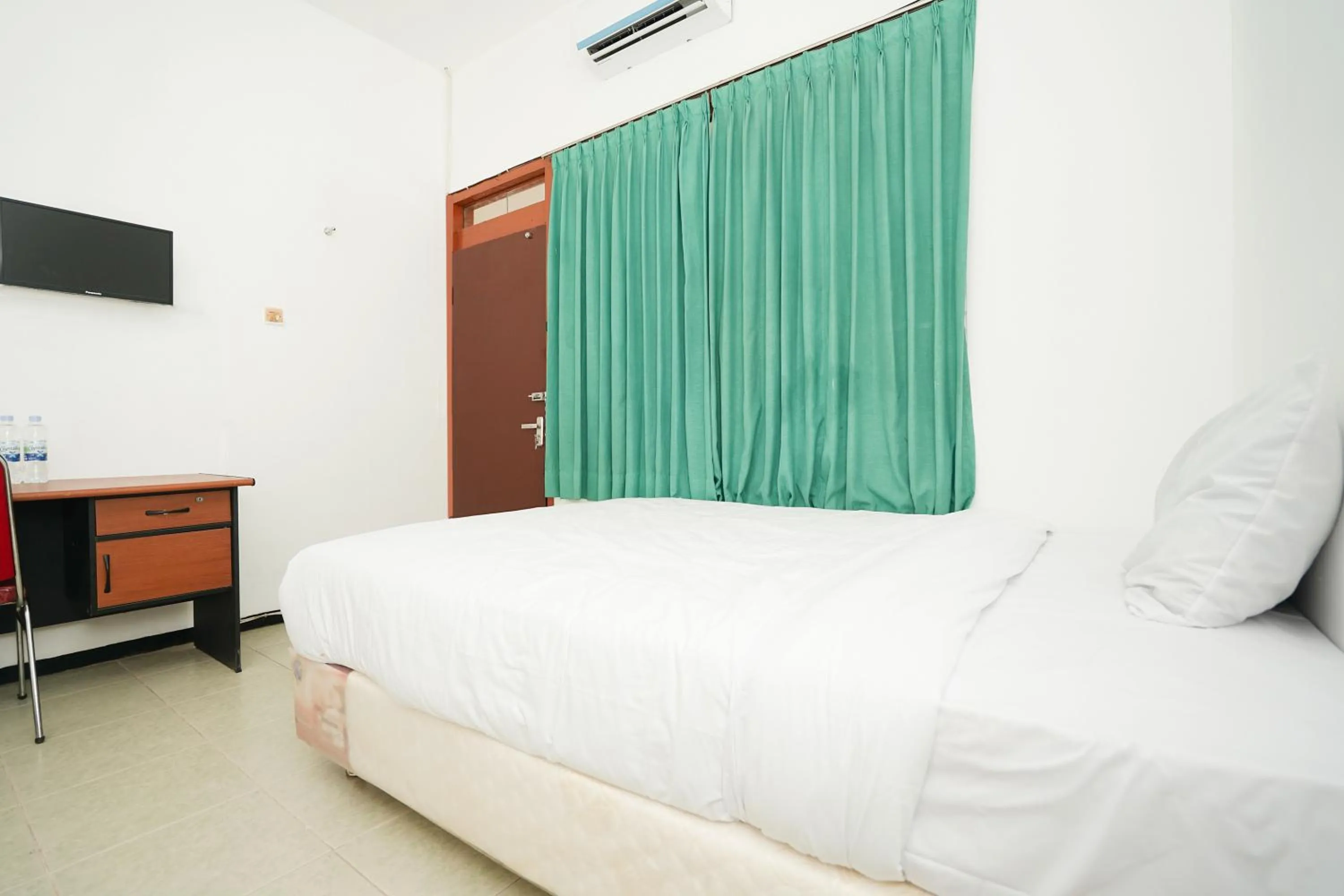 Bedroom, Bed in Merapi Inn Syariah by ecommerceloka