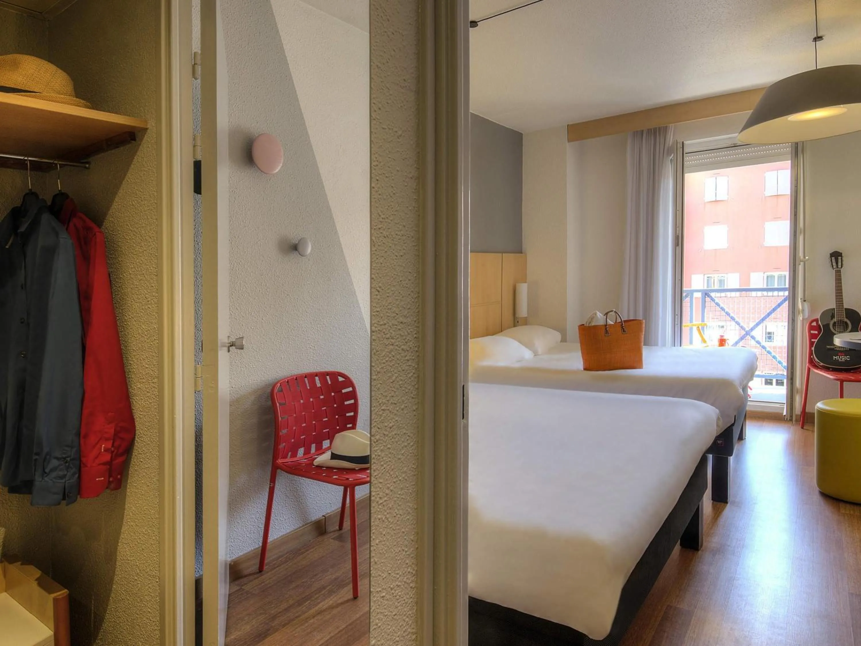 Bedroom, Bed in ibis Hyeres Centre